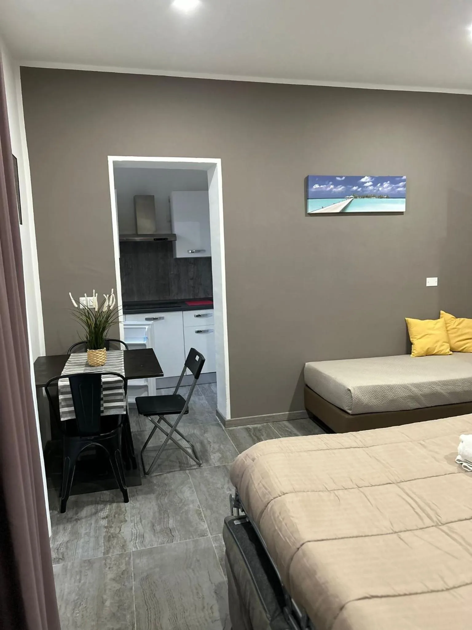 Bed in Hotel apartments Crisvan