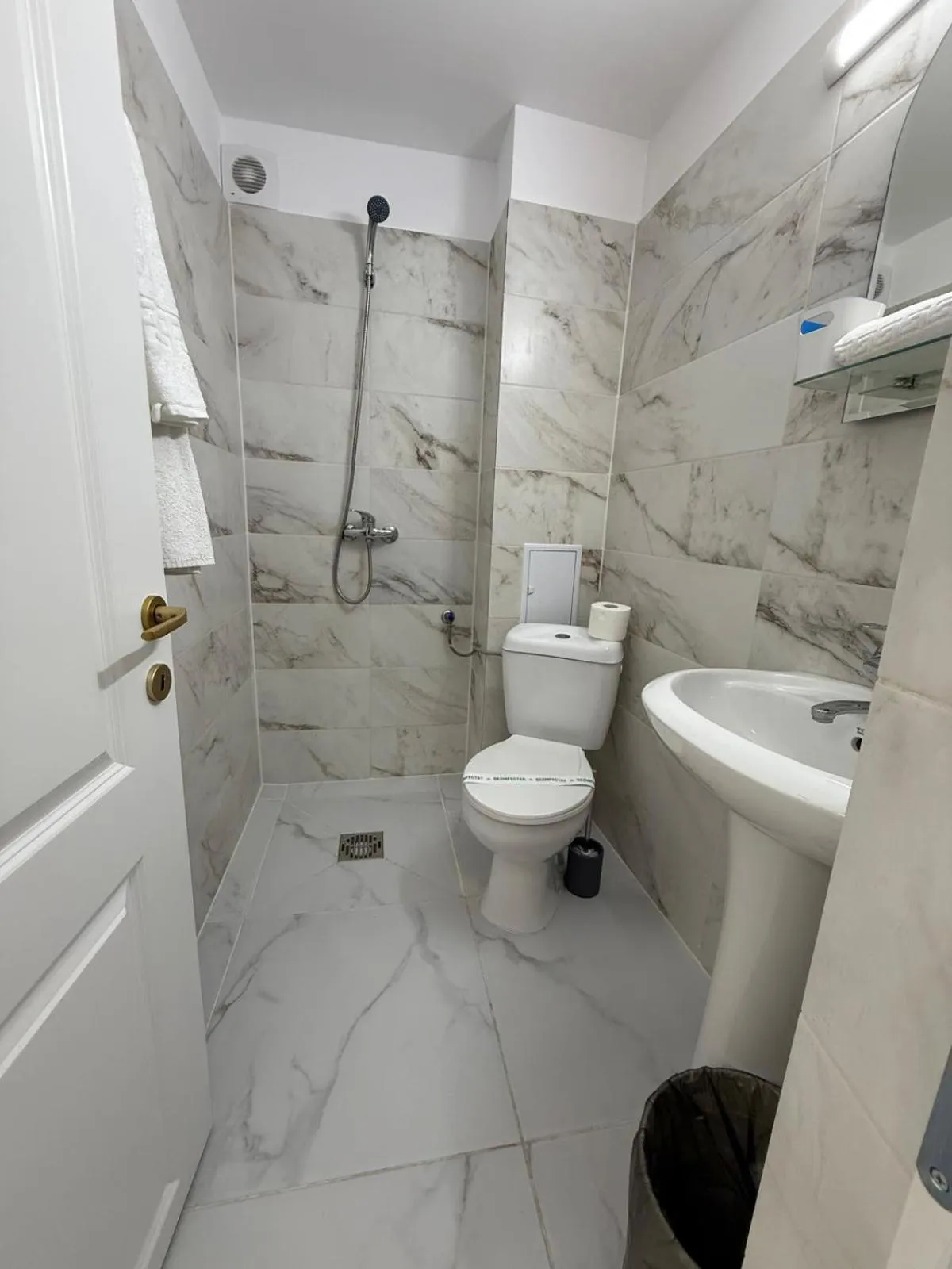 Shower in Hotel Ancora