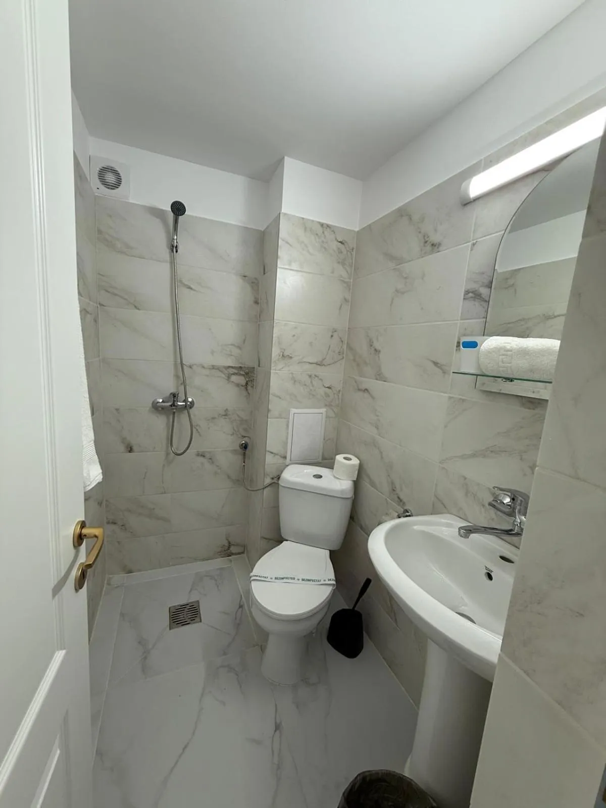 Shower in Hotel Ancora