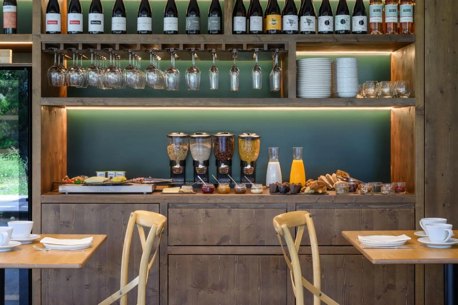 Breakfast in Quinta da Amendoeira - Évora - The Farmhouse