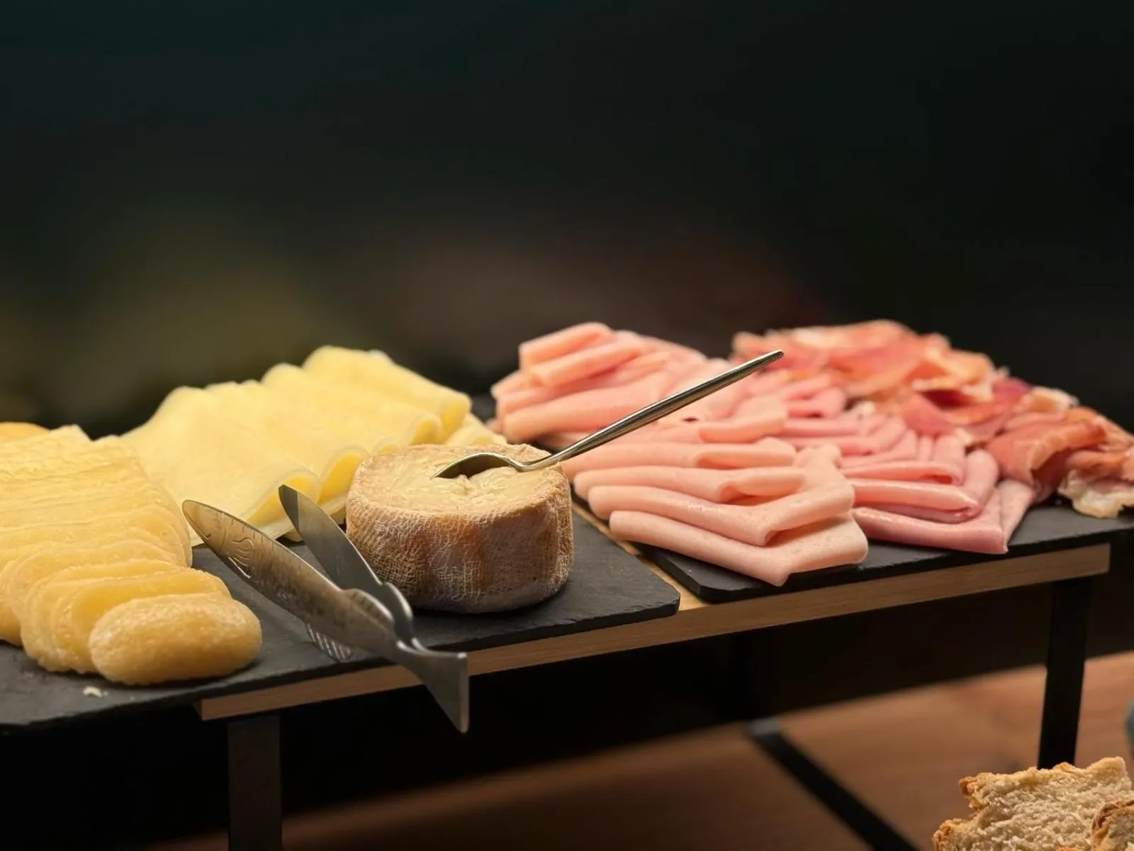 Buffet breakfast in Quinta da Amendoeira - Évora - The Farmhouse