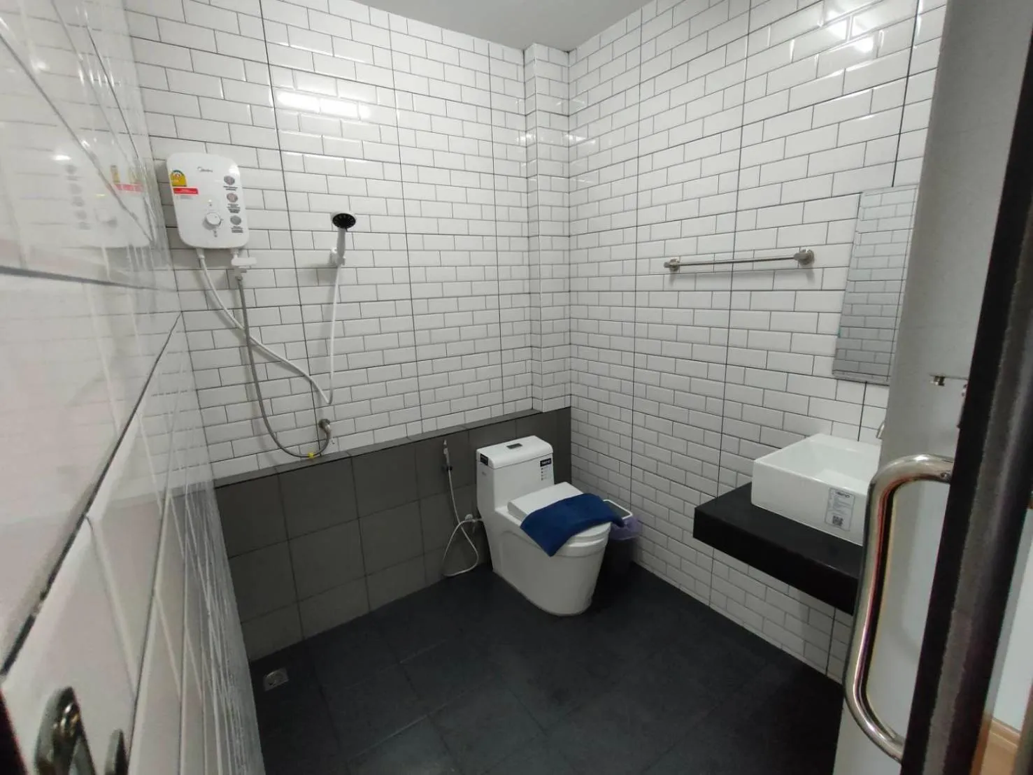 Toilet in โรงแรมดีดีธาราอิน - DD tara inn