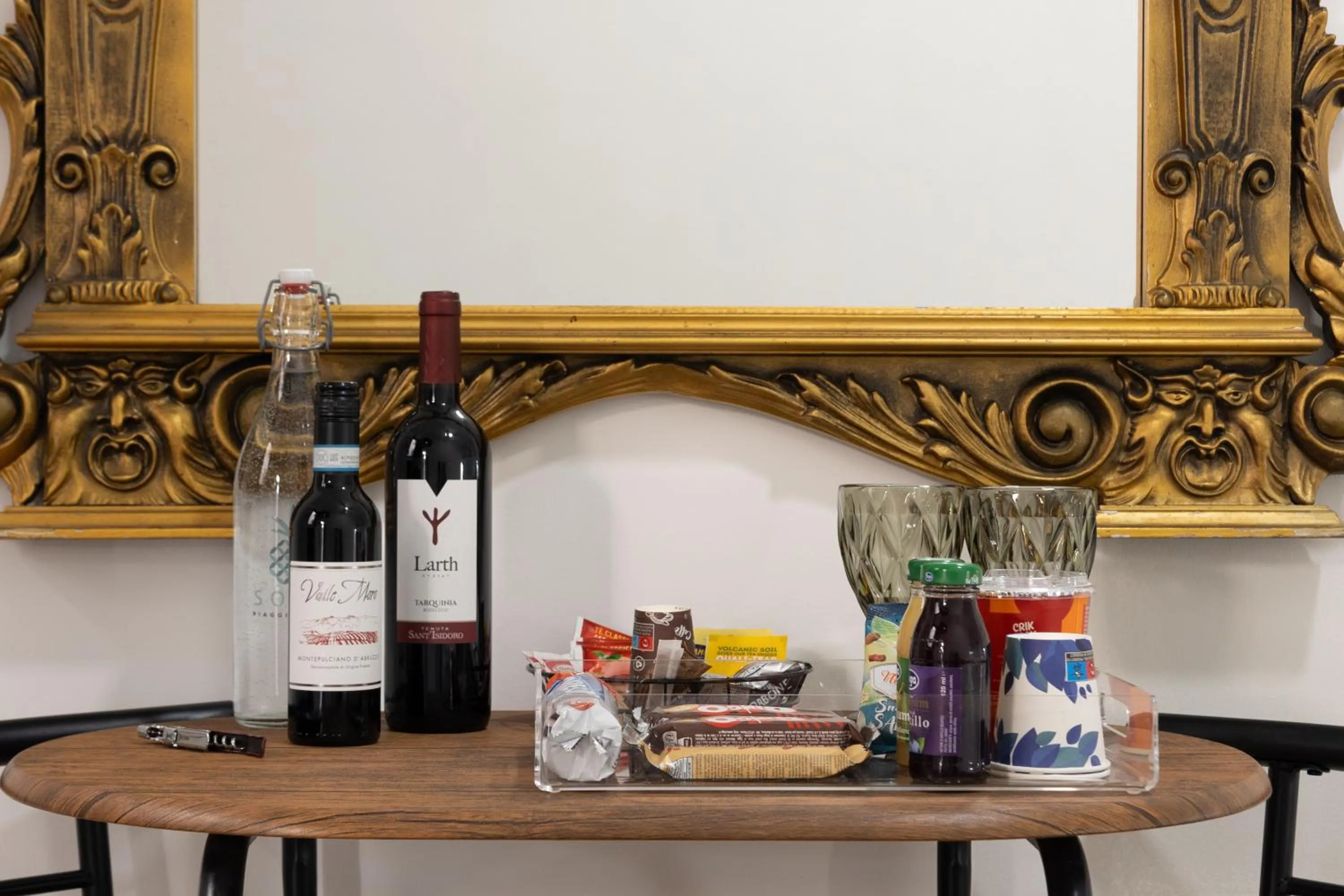 minibar in SOHO Piaggiarelle by Dasso - Guest House