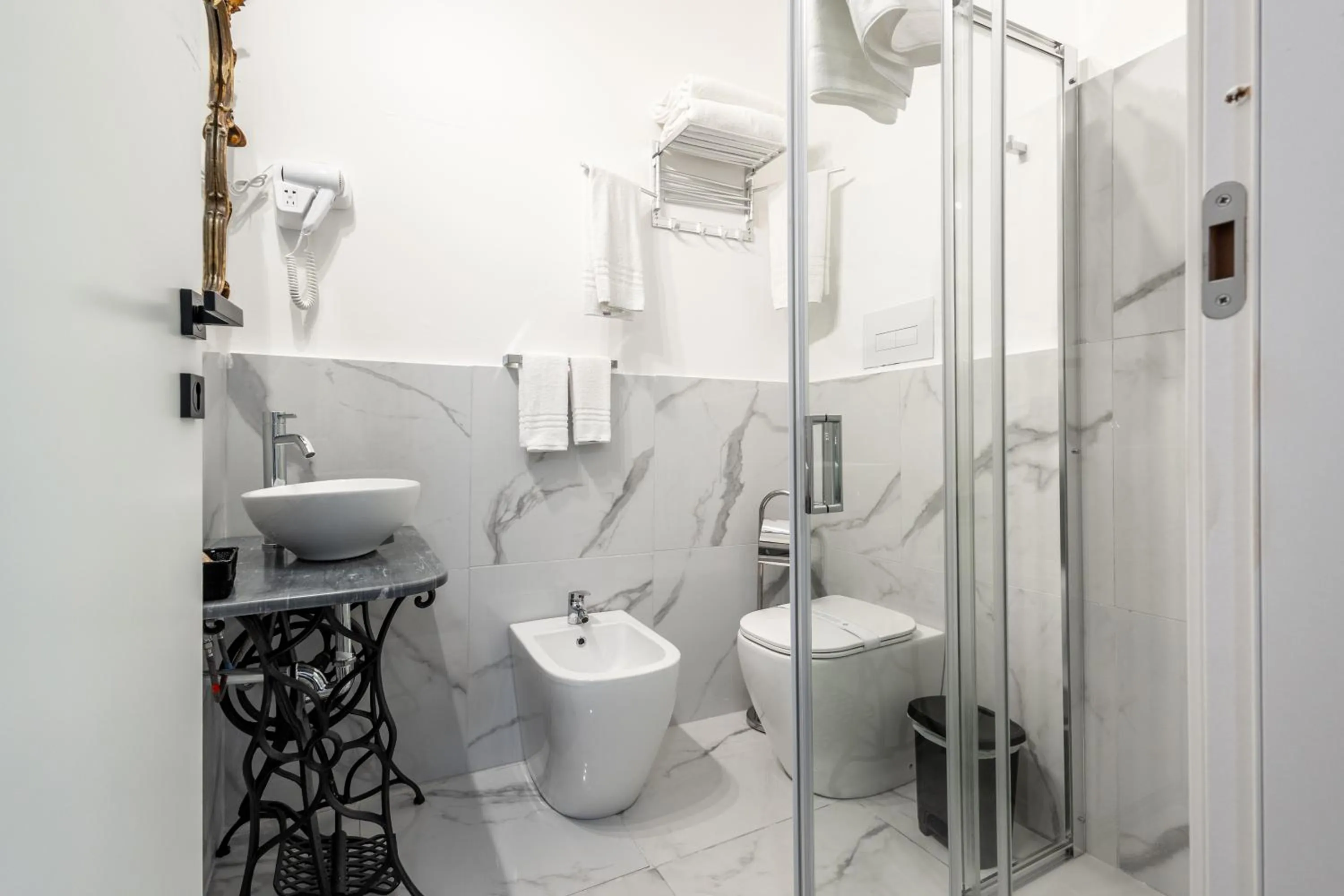 Shower in SOHO Piaggiarelle by Dasso - Guest House