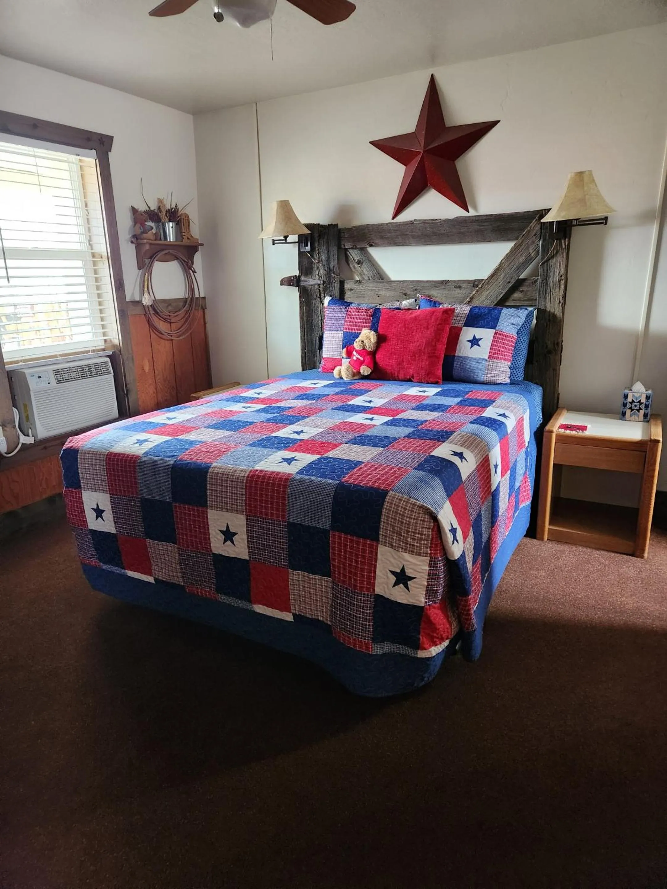 Bedroom, Bed in Cowboy Country Inn