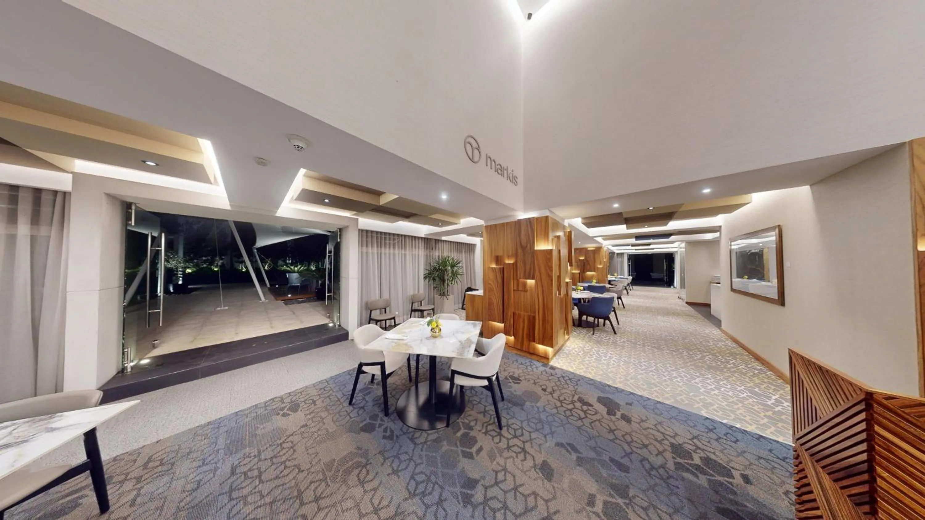 Restaurant/places to eat in Adriatika Hotel & Residence