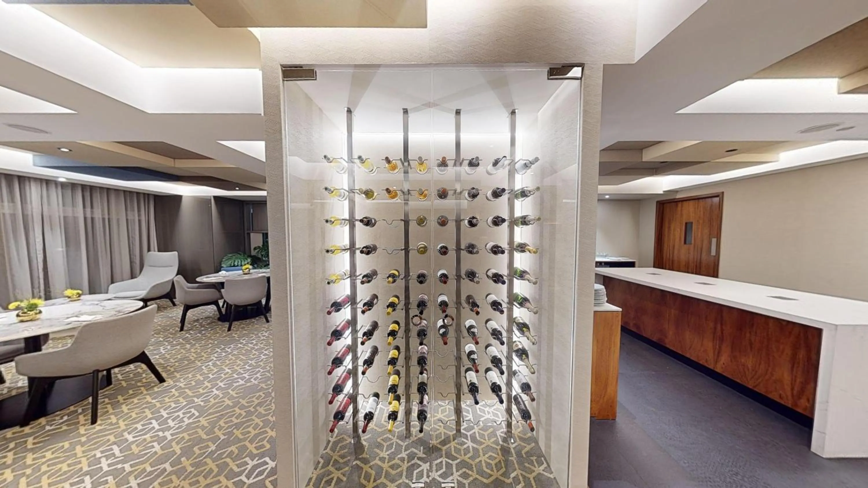 Restaurant/places to eat in Adriatika Hotel & Residence