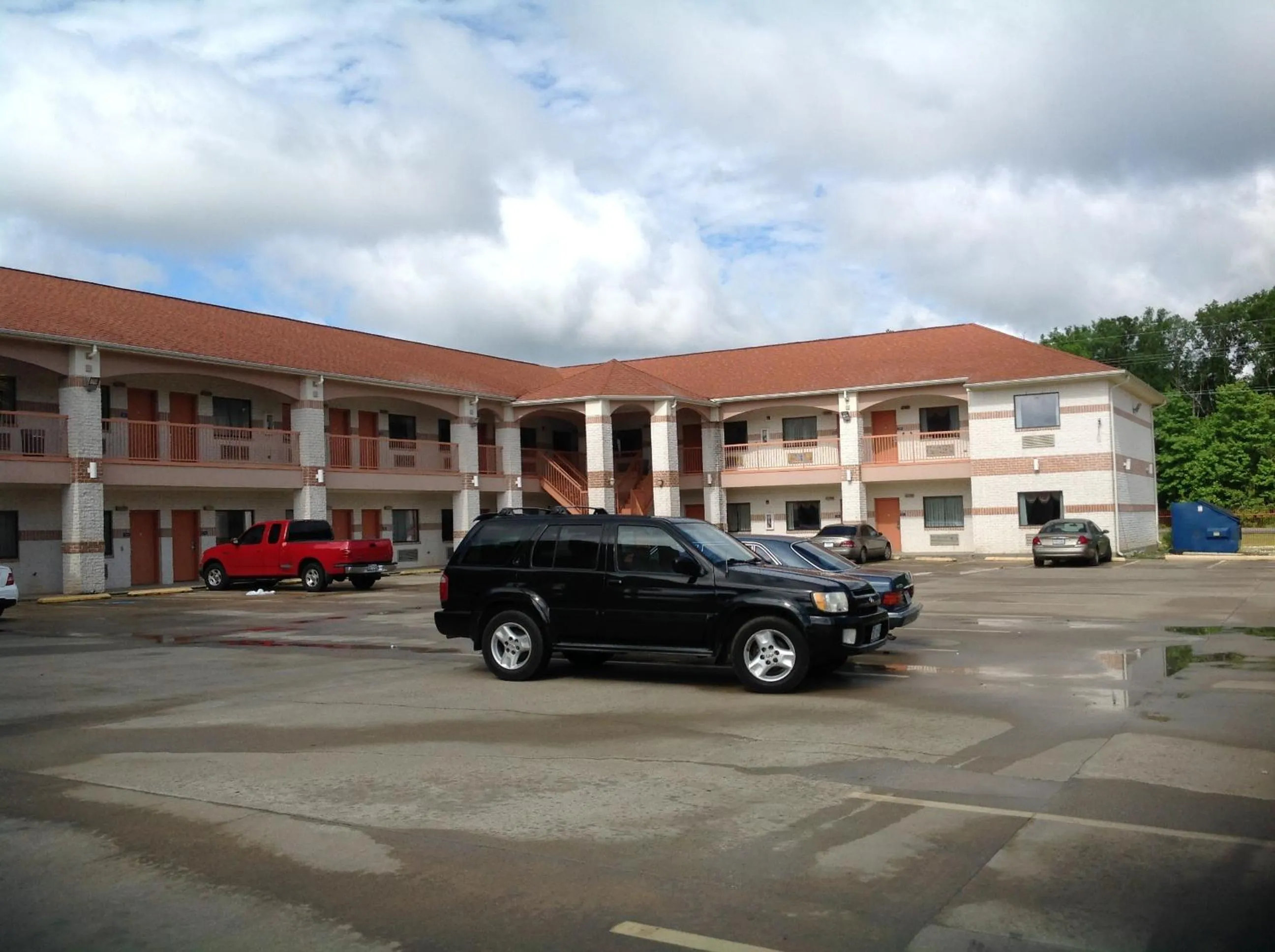 Executive Inn & Suites