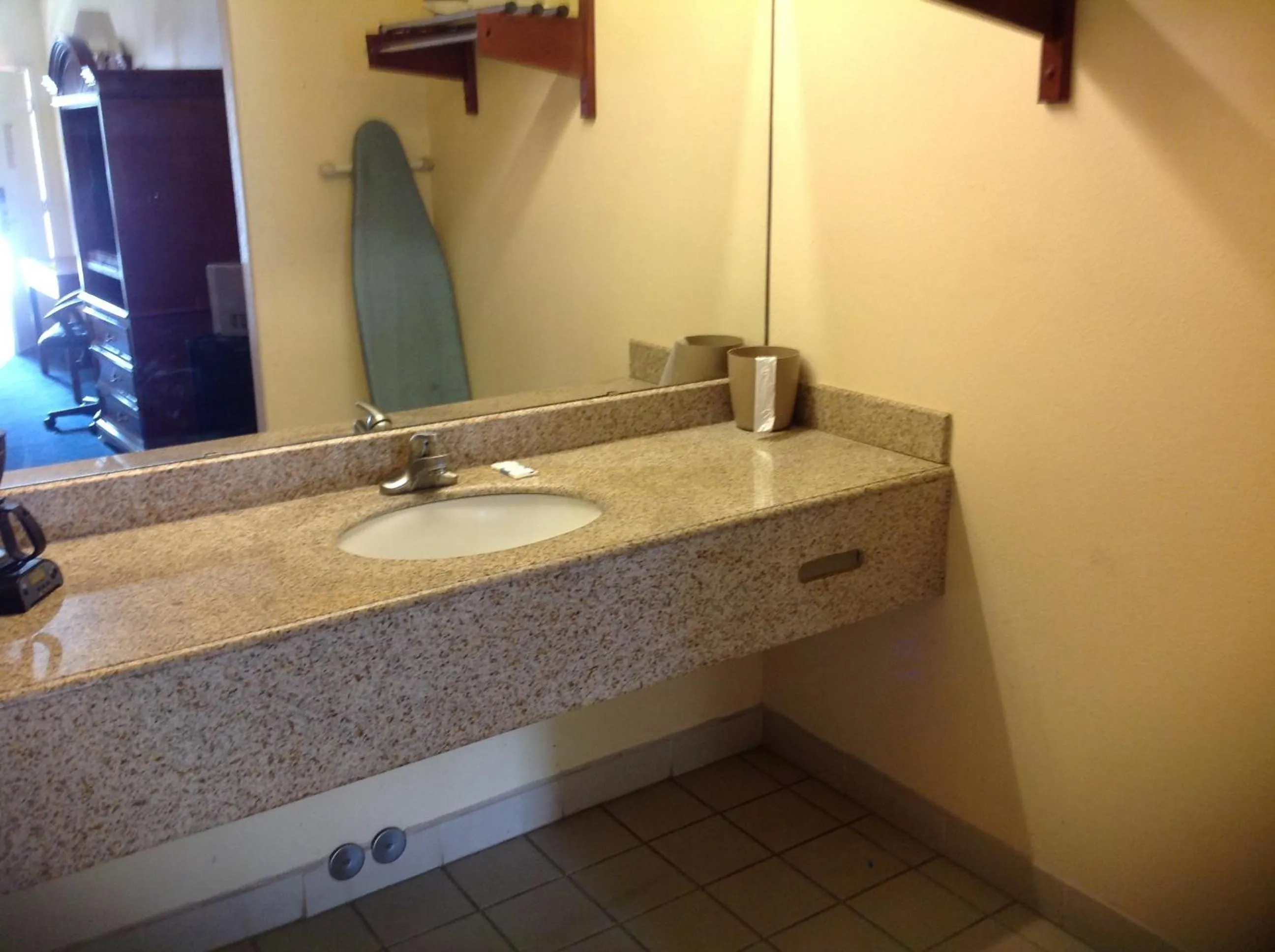 Executive Inn & Suites