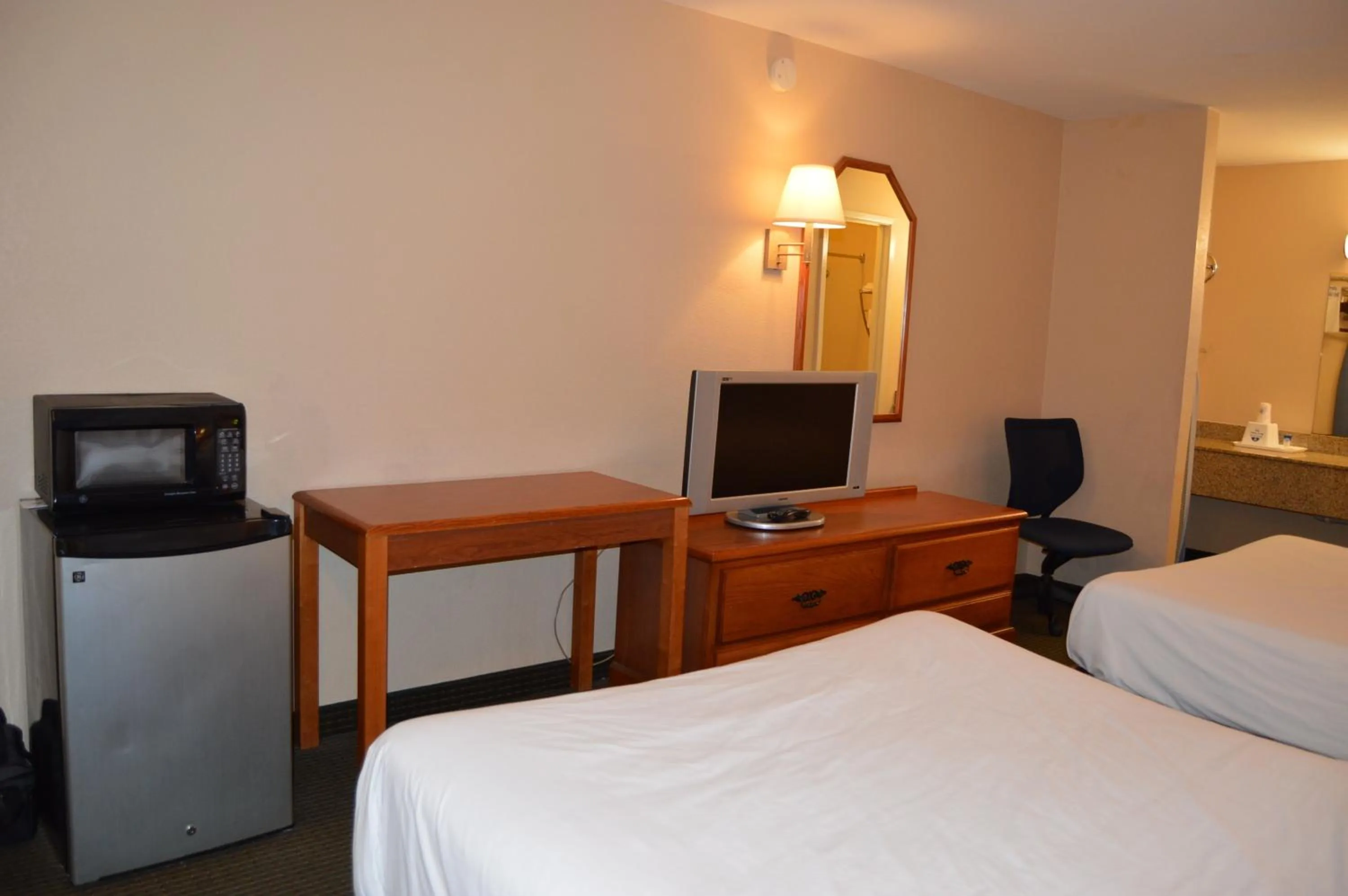 Bedroom, Bed in Americas Best Value Inn Gainesville TX