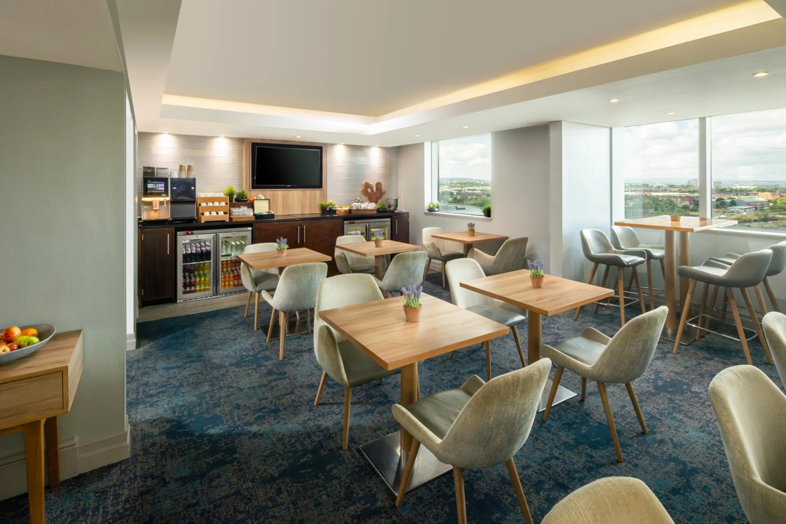 Lounge or bar in Crowne Plaza Glasgow by IHG