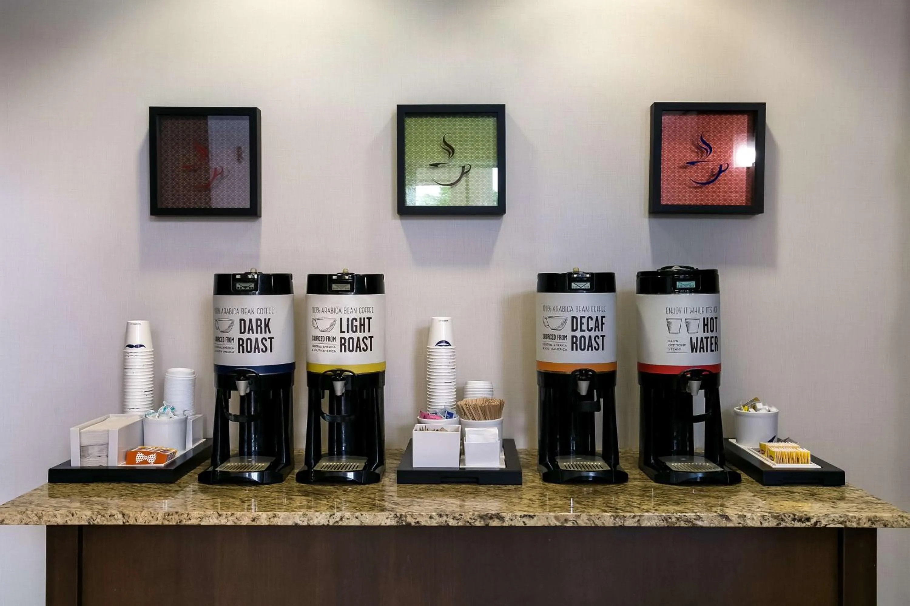 Dining area in Hampton Inn & Suites Wilmington Christiana