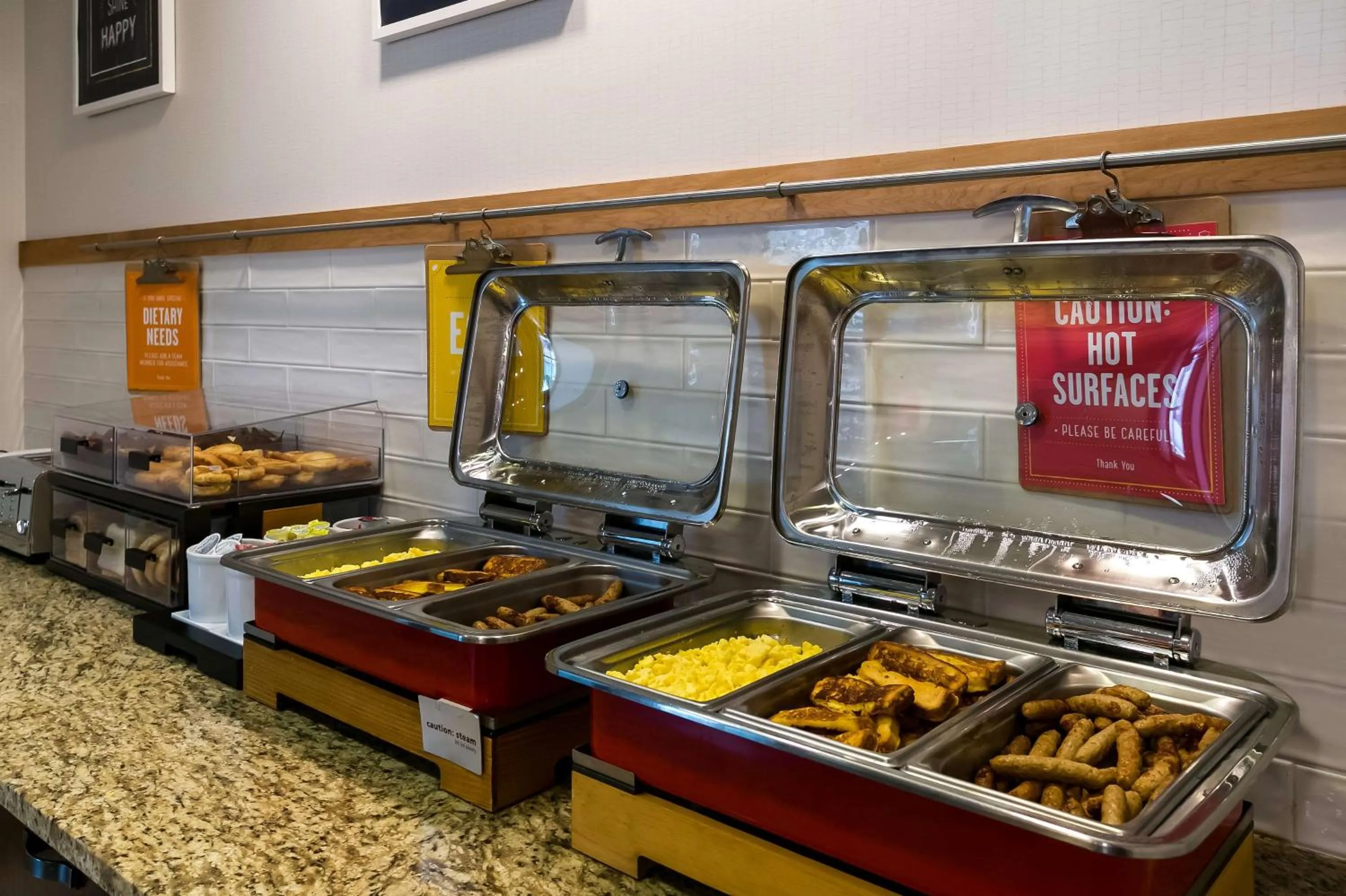 Breakfast in Hampton Inn & Suites Wilmington Christiana