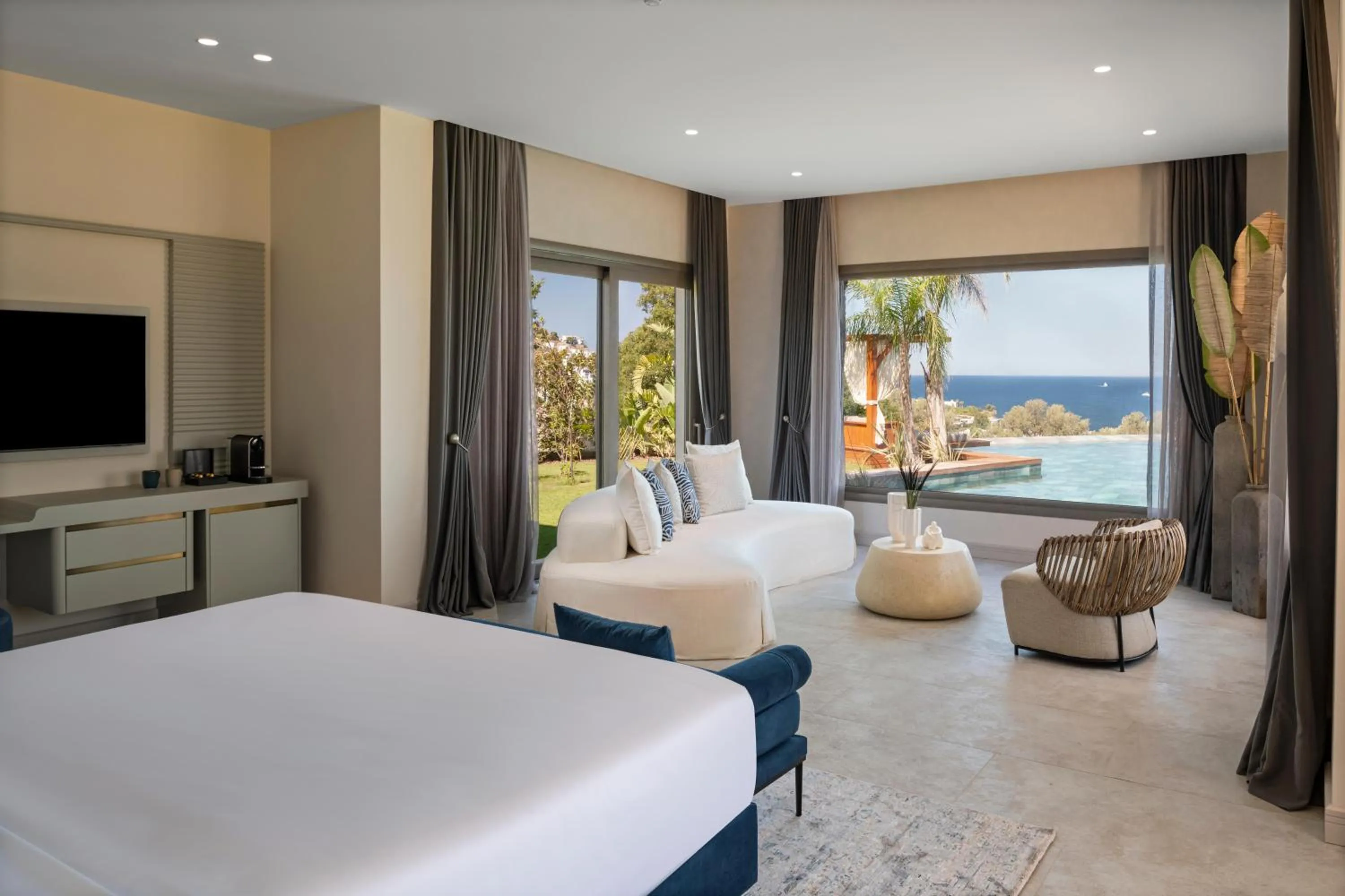 Photo of the whole room, Bed in Ailla Yalıkavak