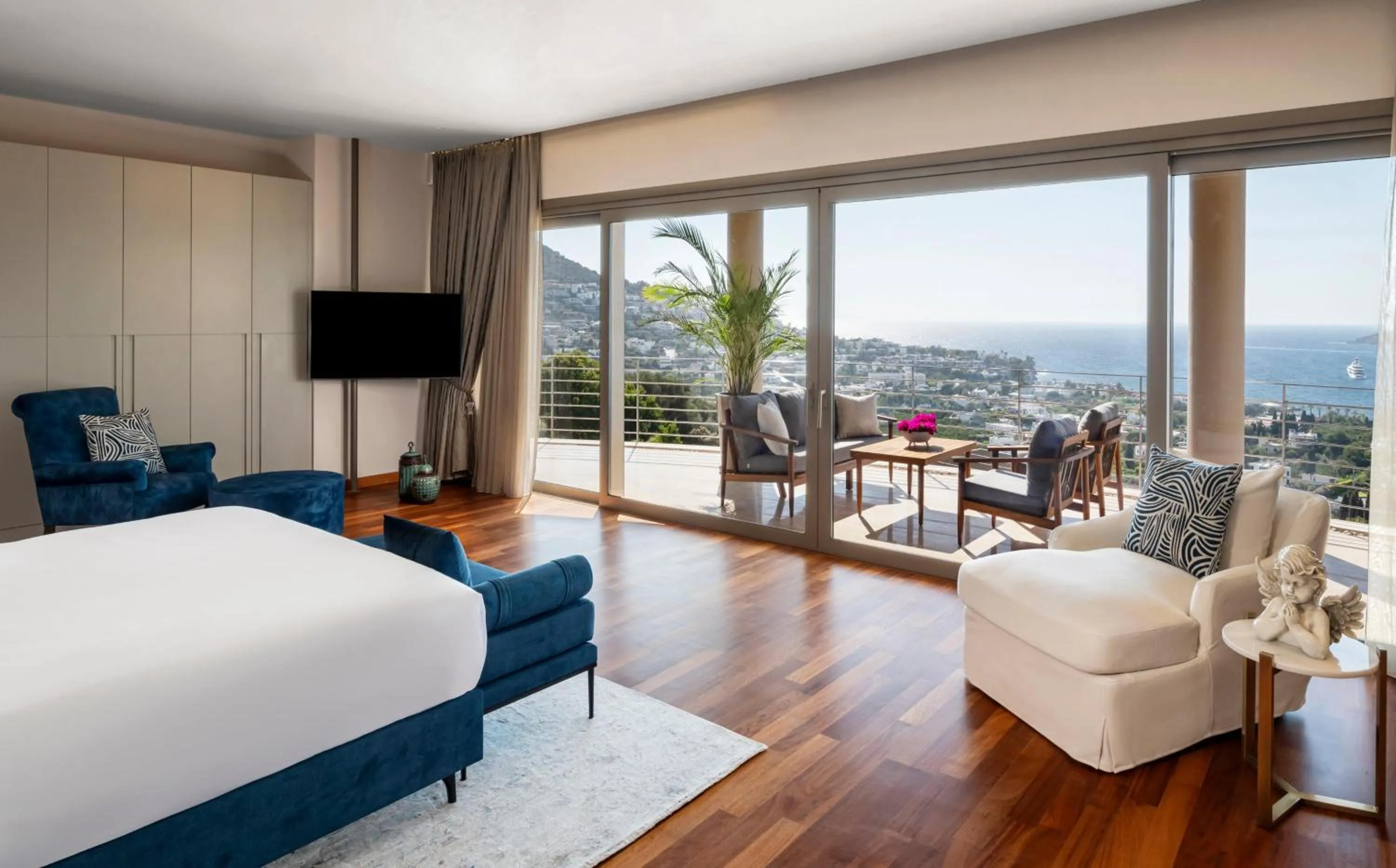 Photo of the whole room, Bed in Ailla Yalıkavak