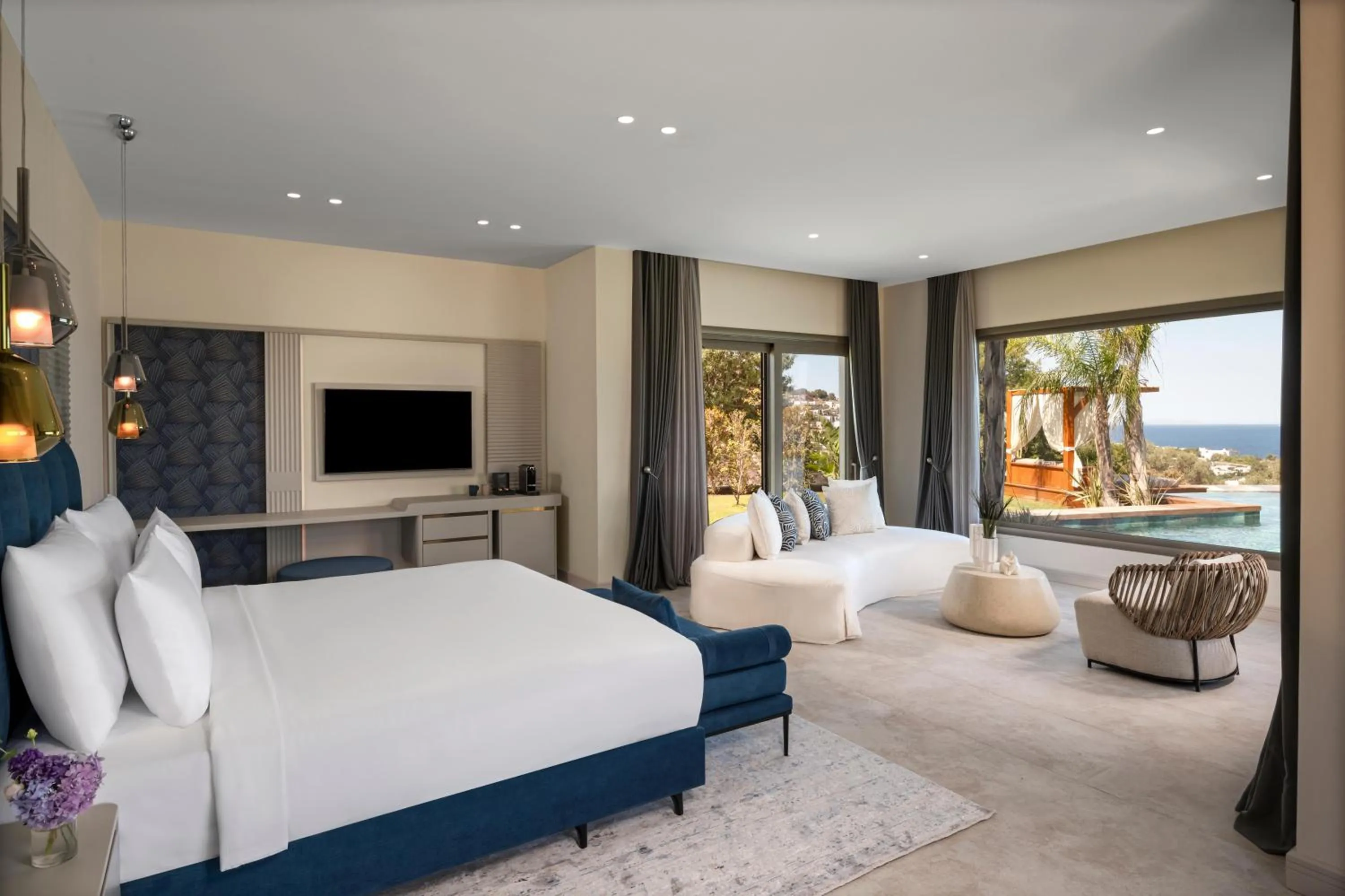 Photo of the whole room, Bed in Ailla Yalıkavak