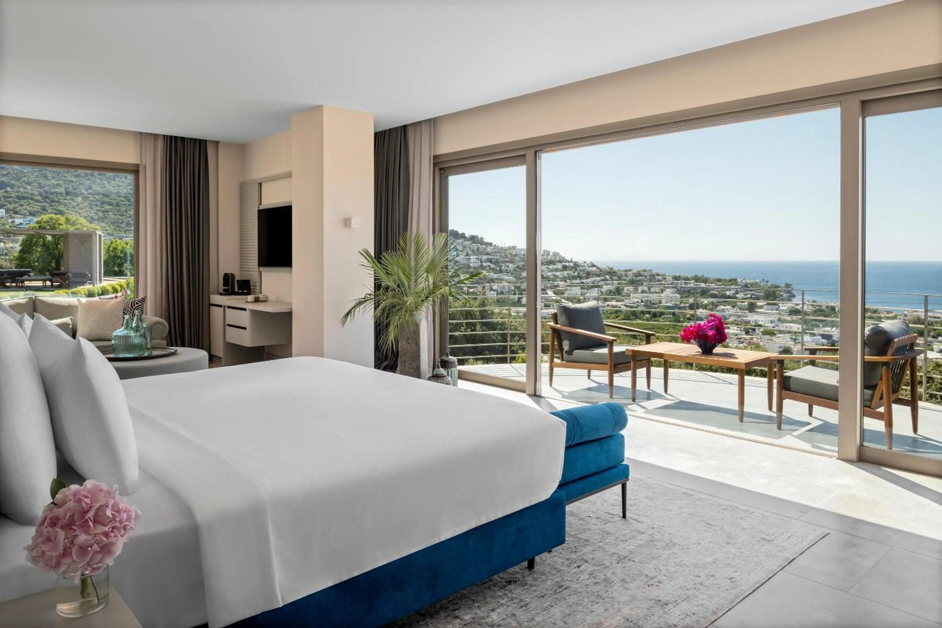 Photo of the whole room, Bed in Ailla Yalıkavak