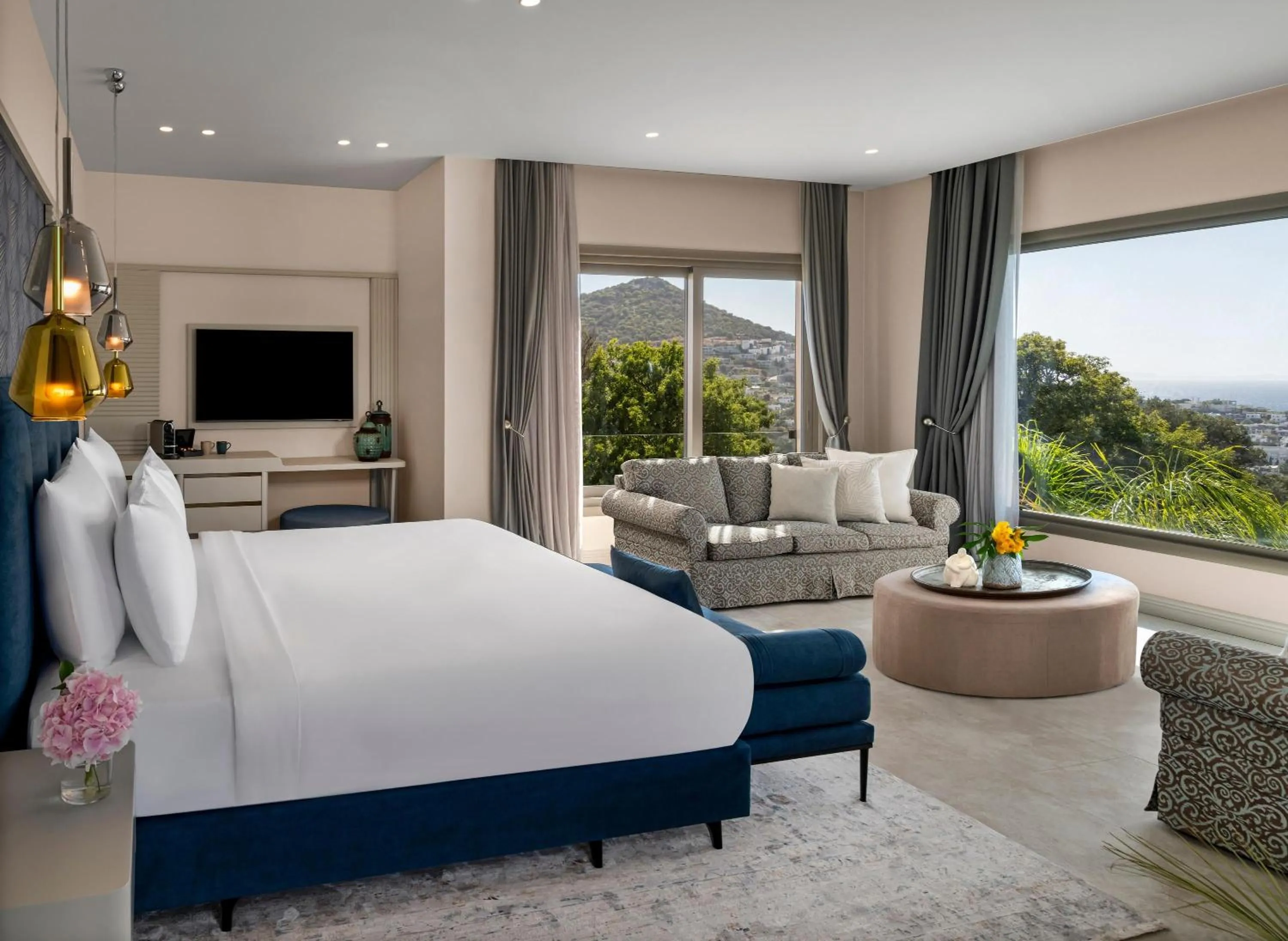 Photo of the whole room, Bed in Ailla Yalıkavak