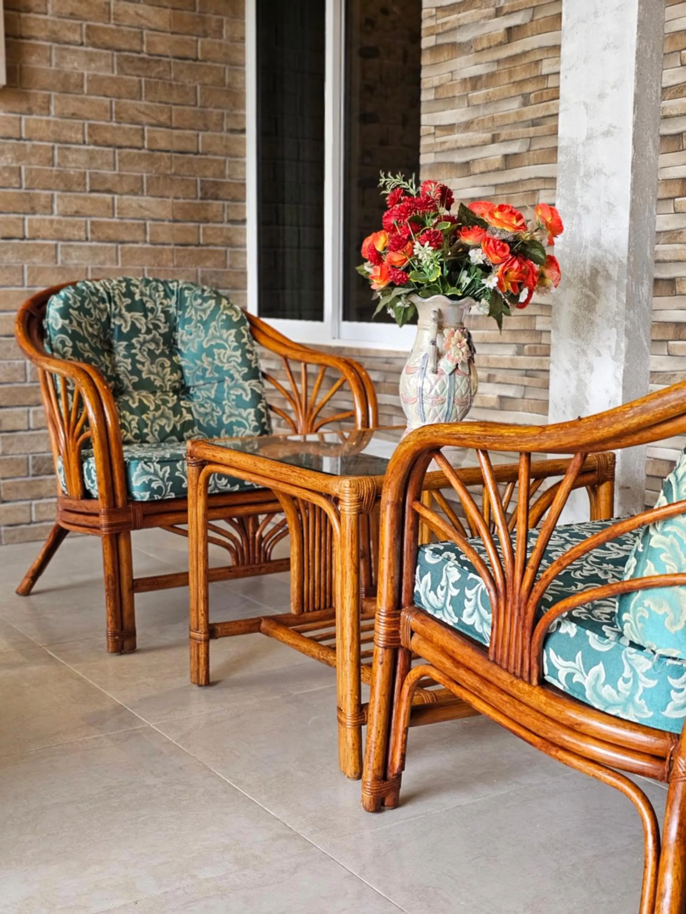 Seating area in White Sand Inn