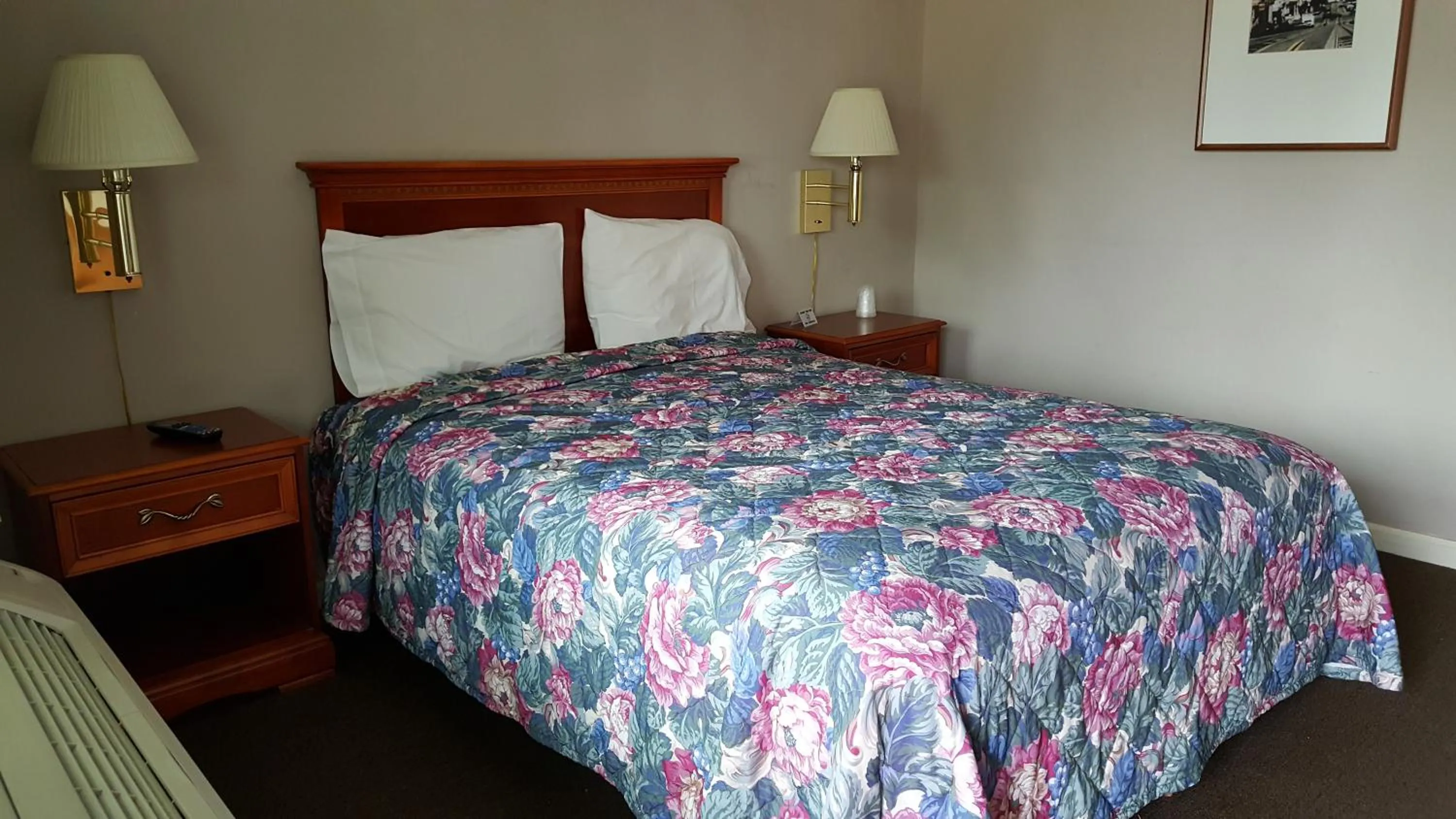 Bed in Pacific Motel