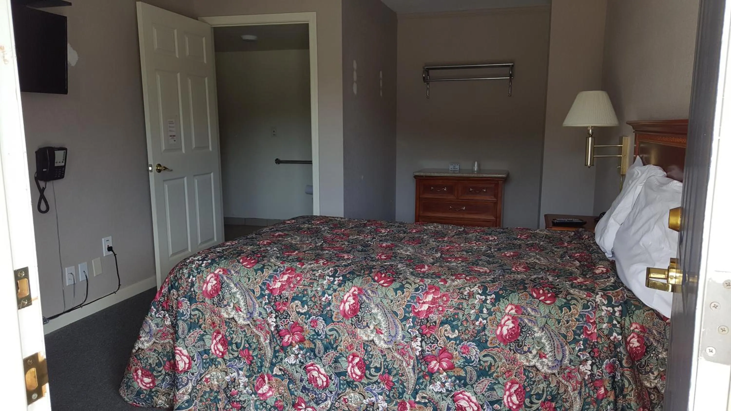 Bed in Pacific Motel