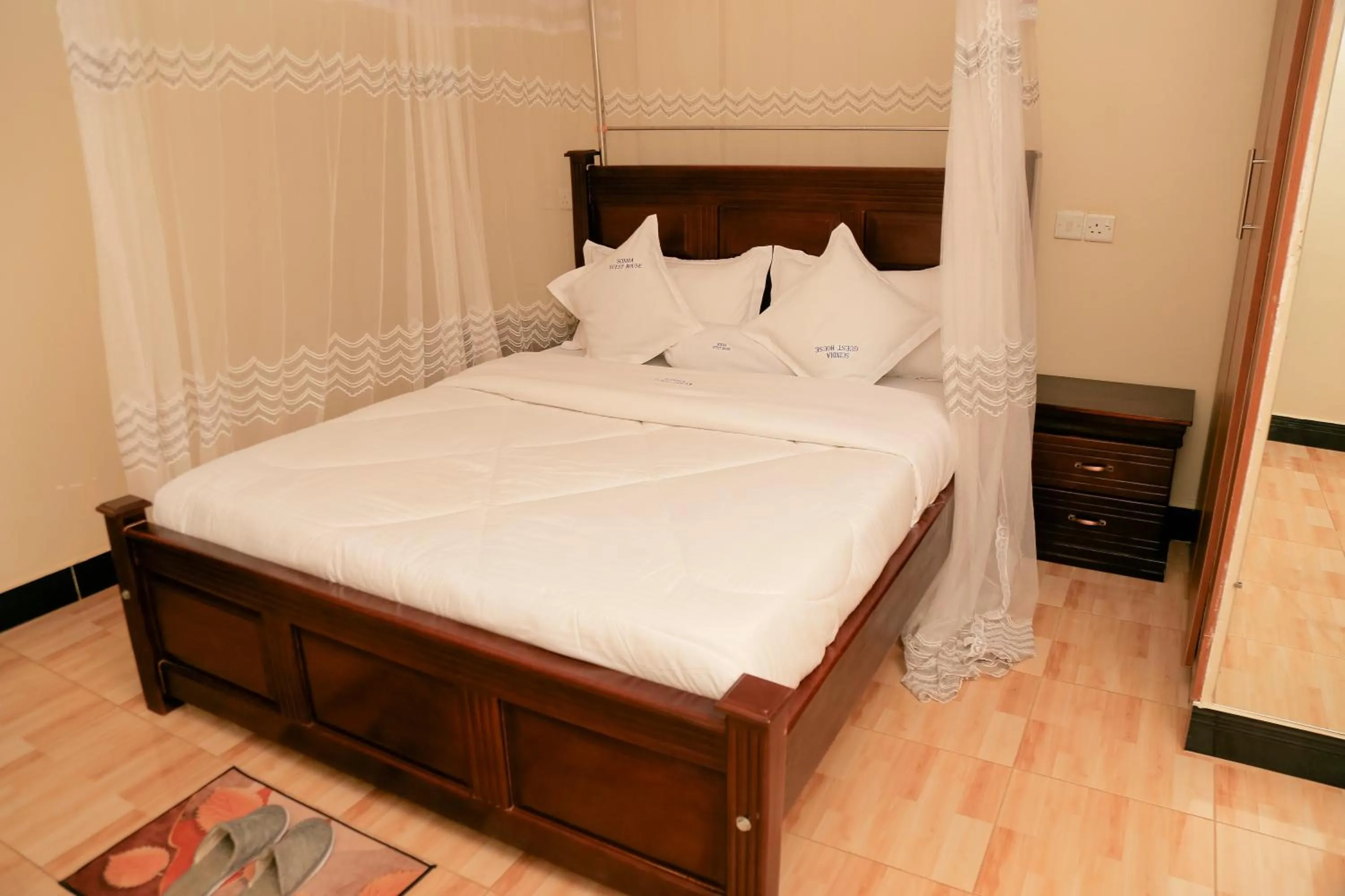 Bed in Scindia Suites hotel