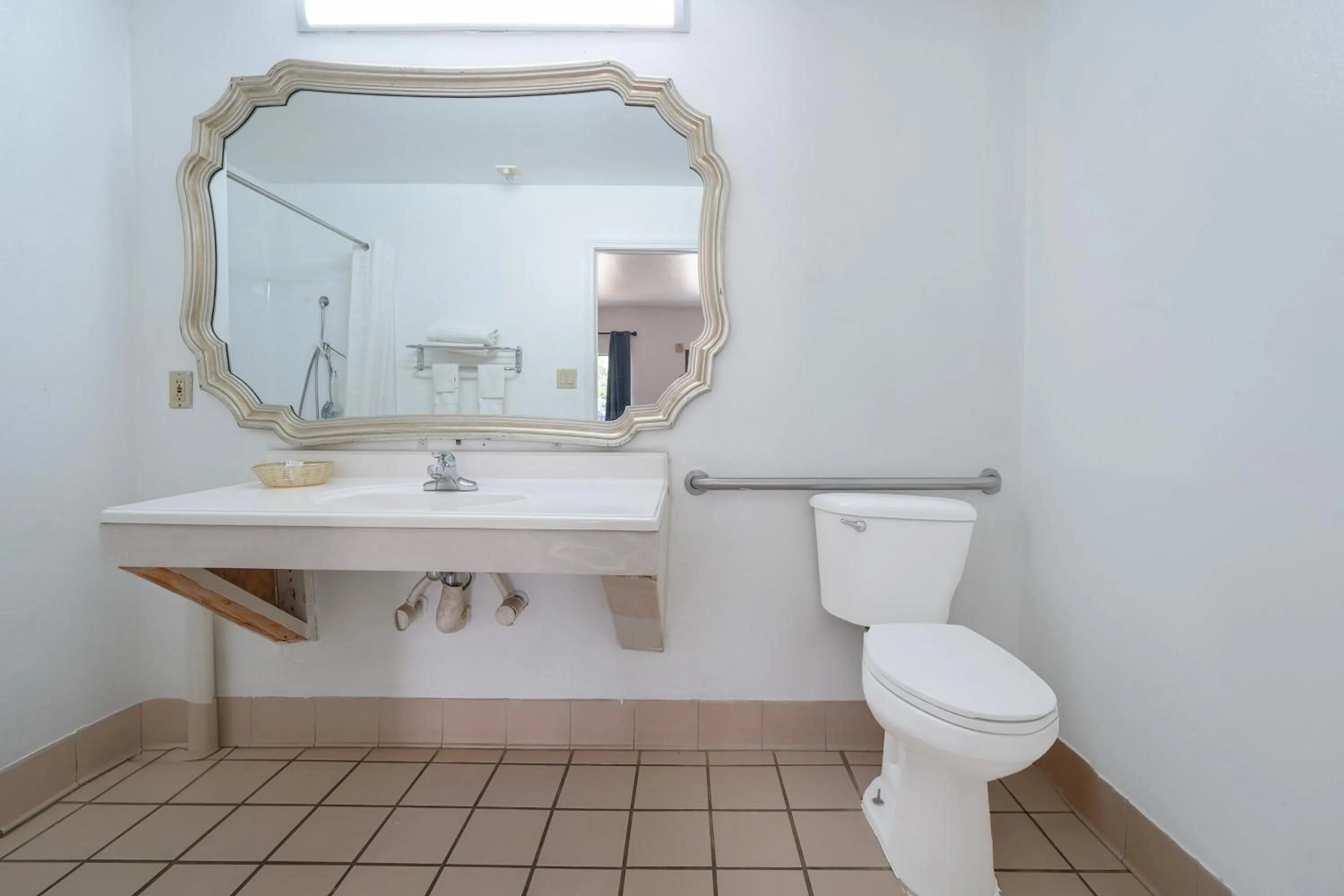 Bathroom in Budget inn by Oyo San Augustine