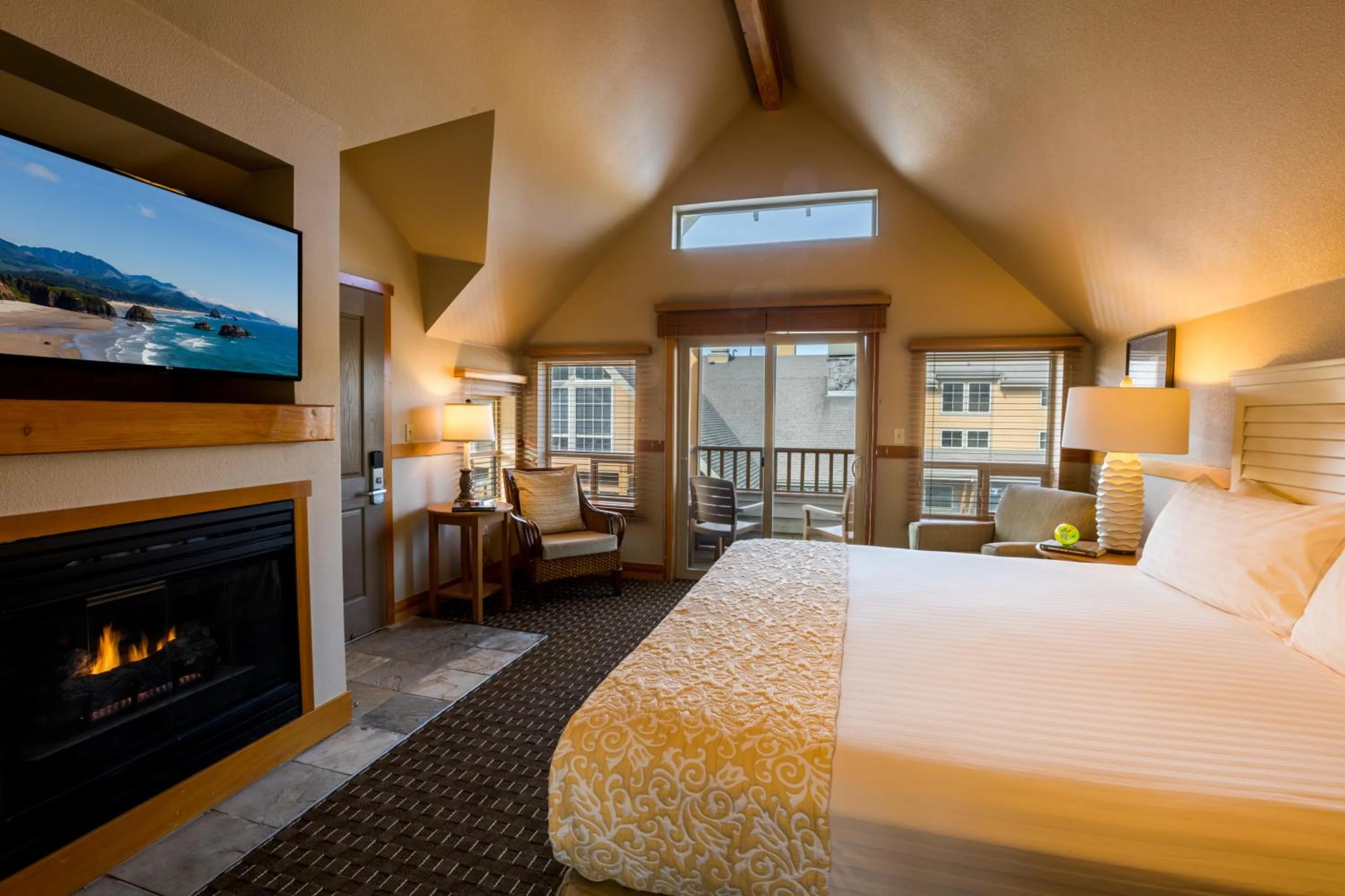 Photo of the whole room, Bed in The Ocean Lodge