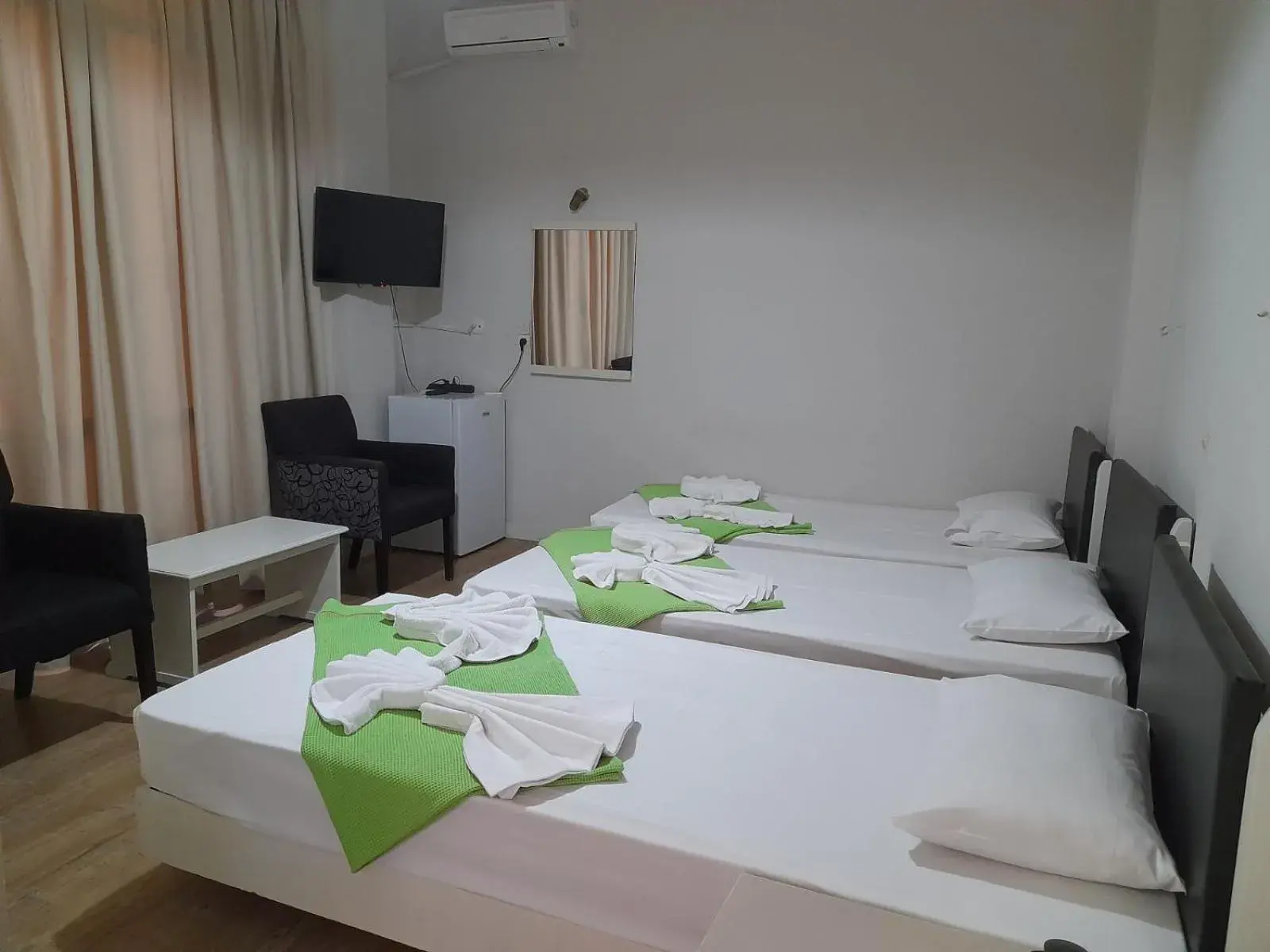 Triple Room - single occupancy in City Center Hotel Triple Room - single occupancy in City Center Hotel
