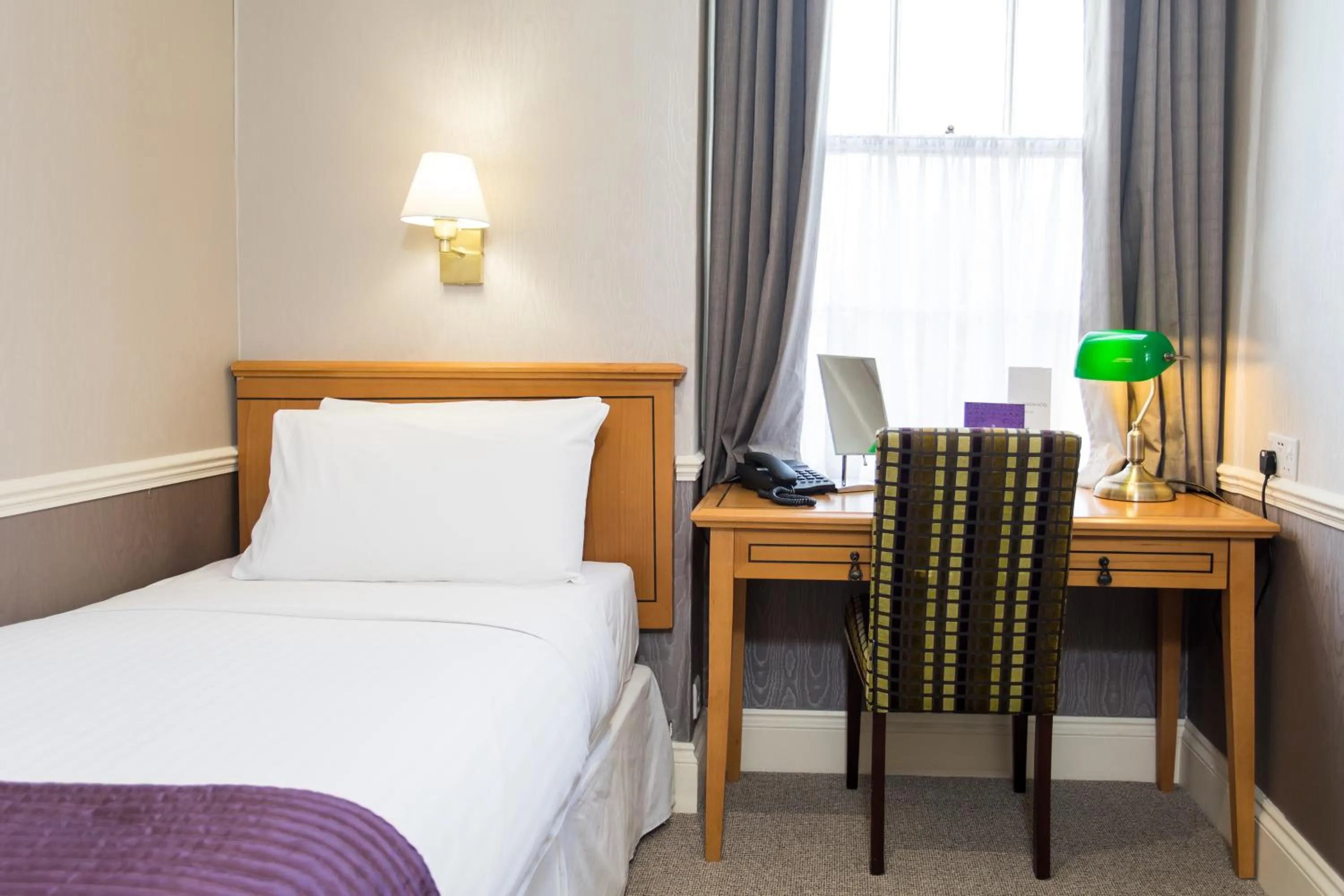 Bedroom, Bed in The Clarendon Hotel