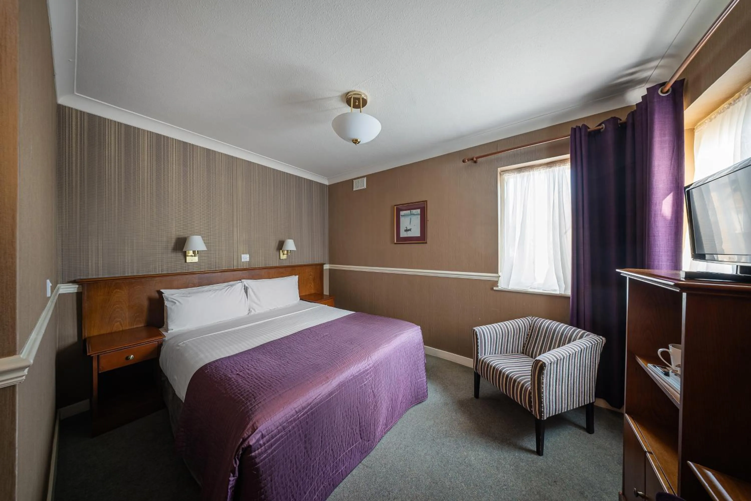 Bedroom, Bed in The Clarendon Hotel