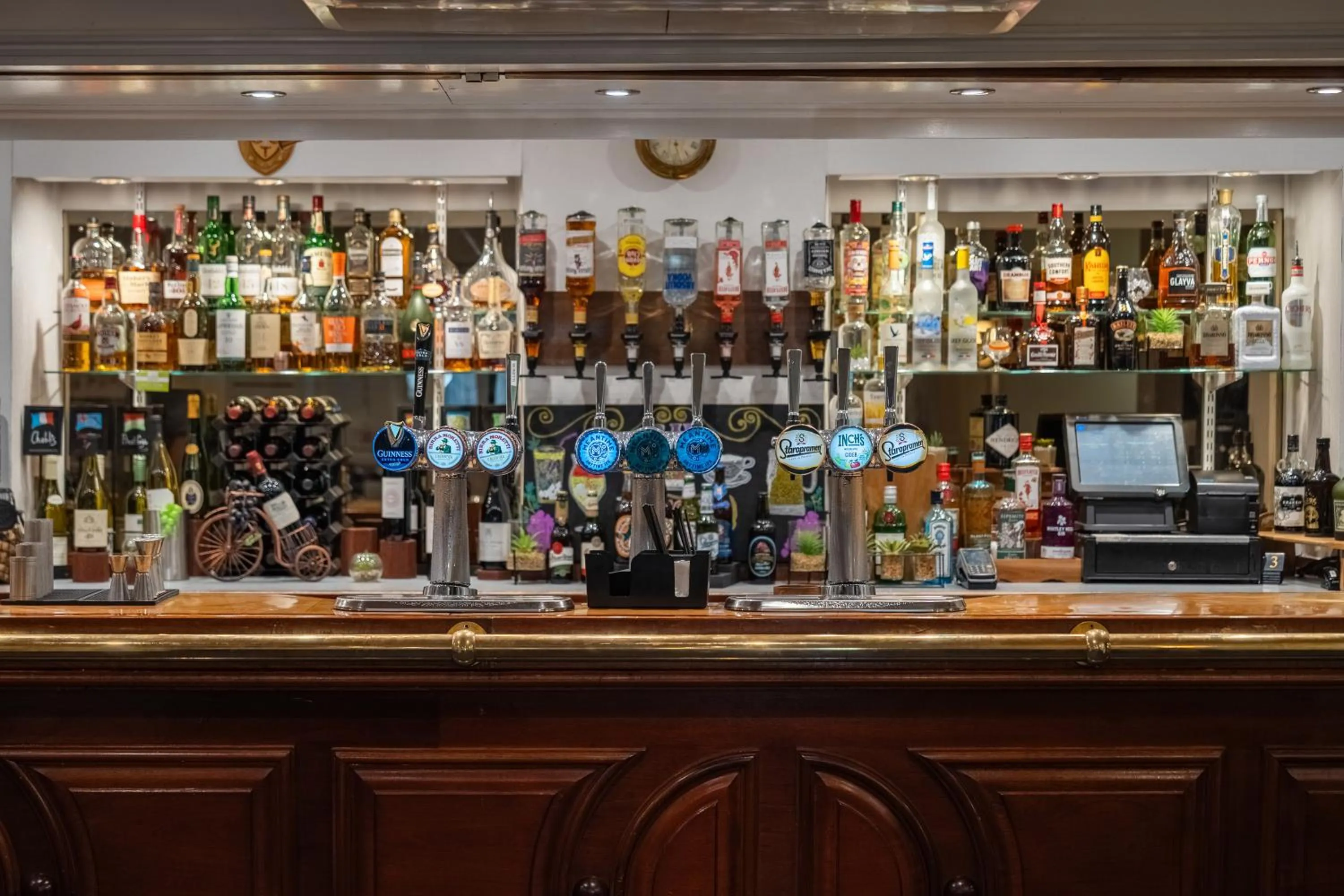 Lounge or bar in The Clarendon Hotel