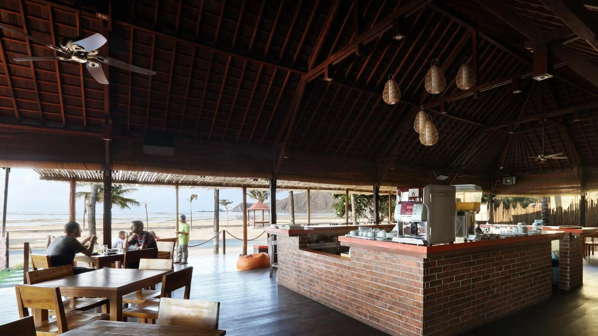 Lounge or bar in Puri Rinjani Bungalows & Hostel