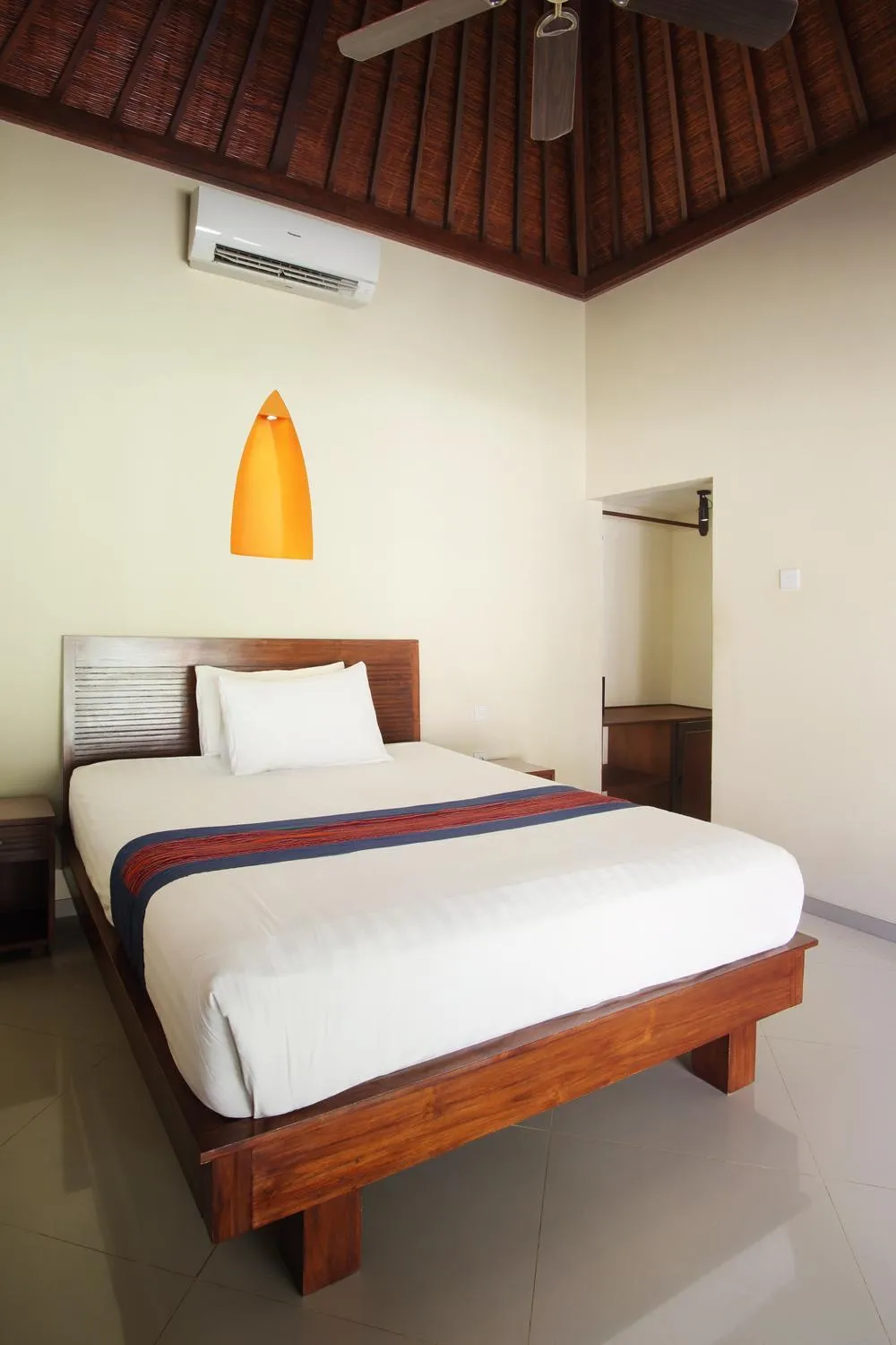 Bed in Puri Rinjani Bungalows & Hostel