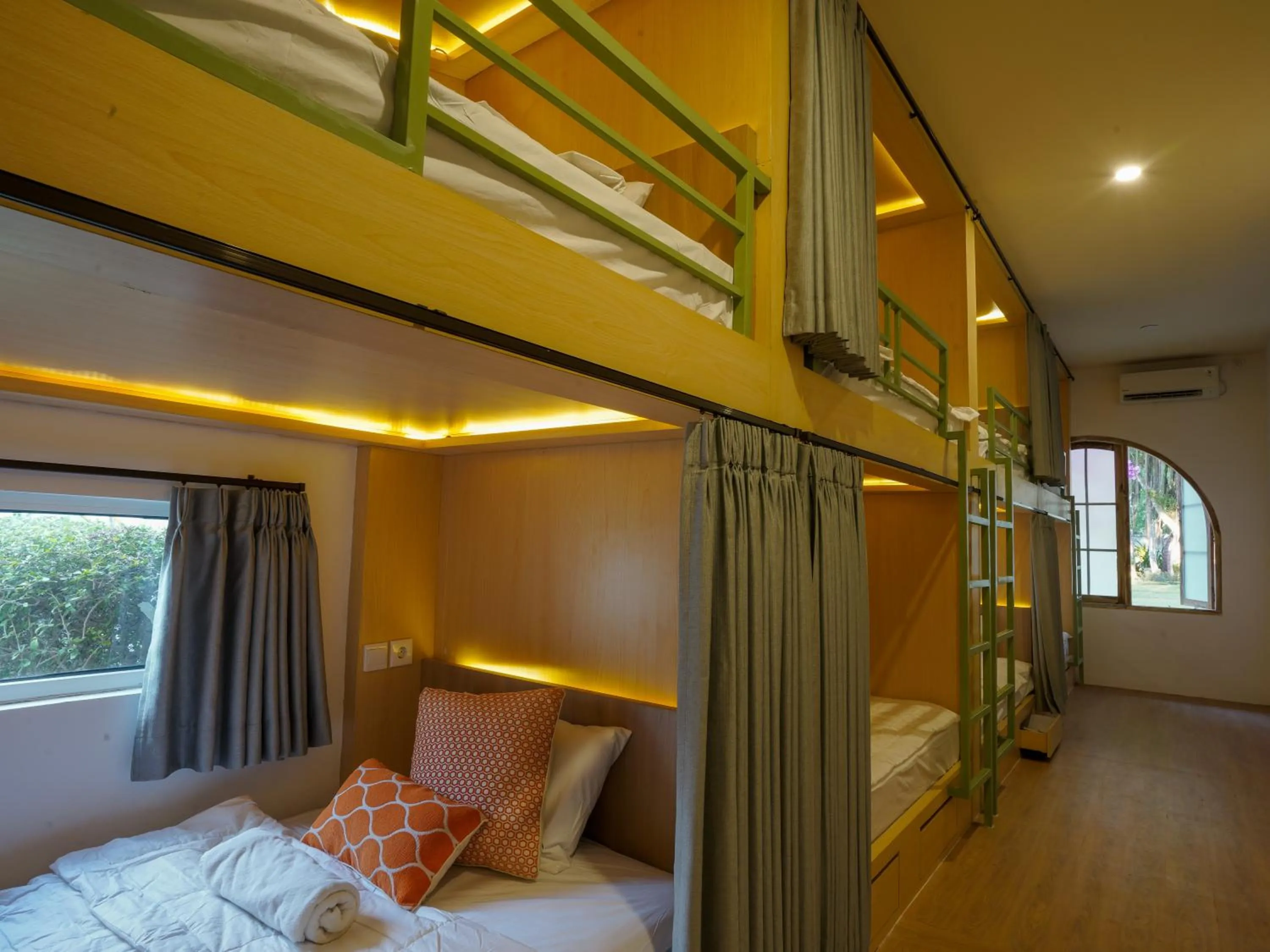 Bed in Puri Rinjani Bungalows & Hostel