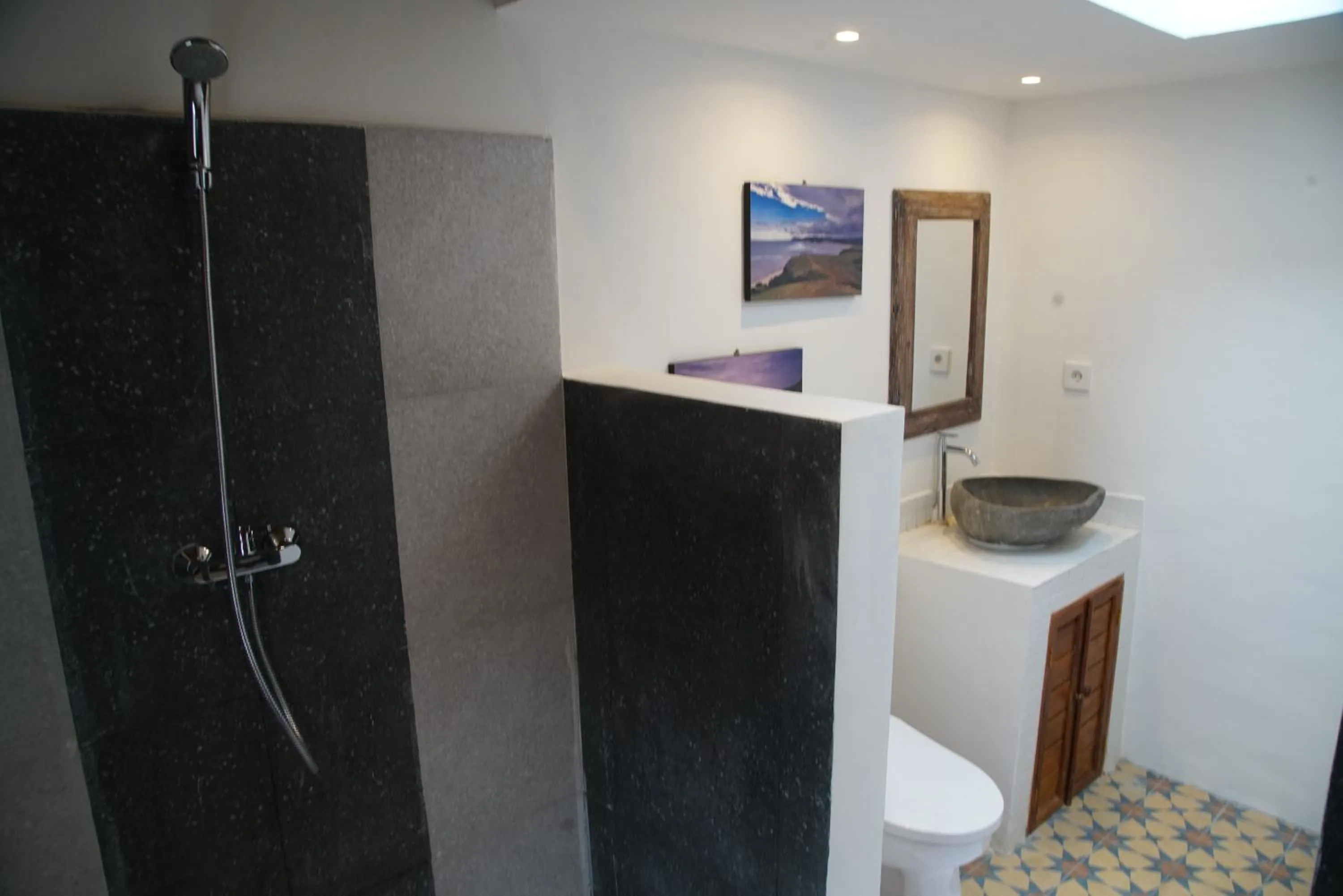 Bathroom in Puri Rinjani Bungalows & Hostel