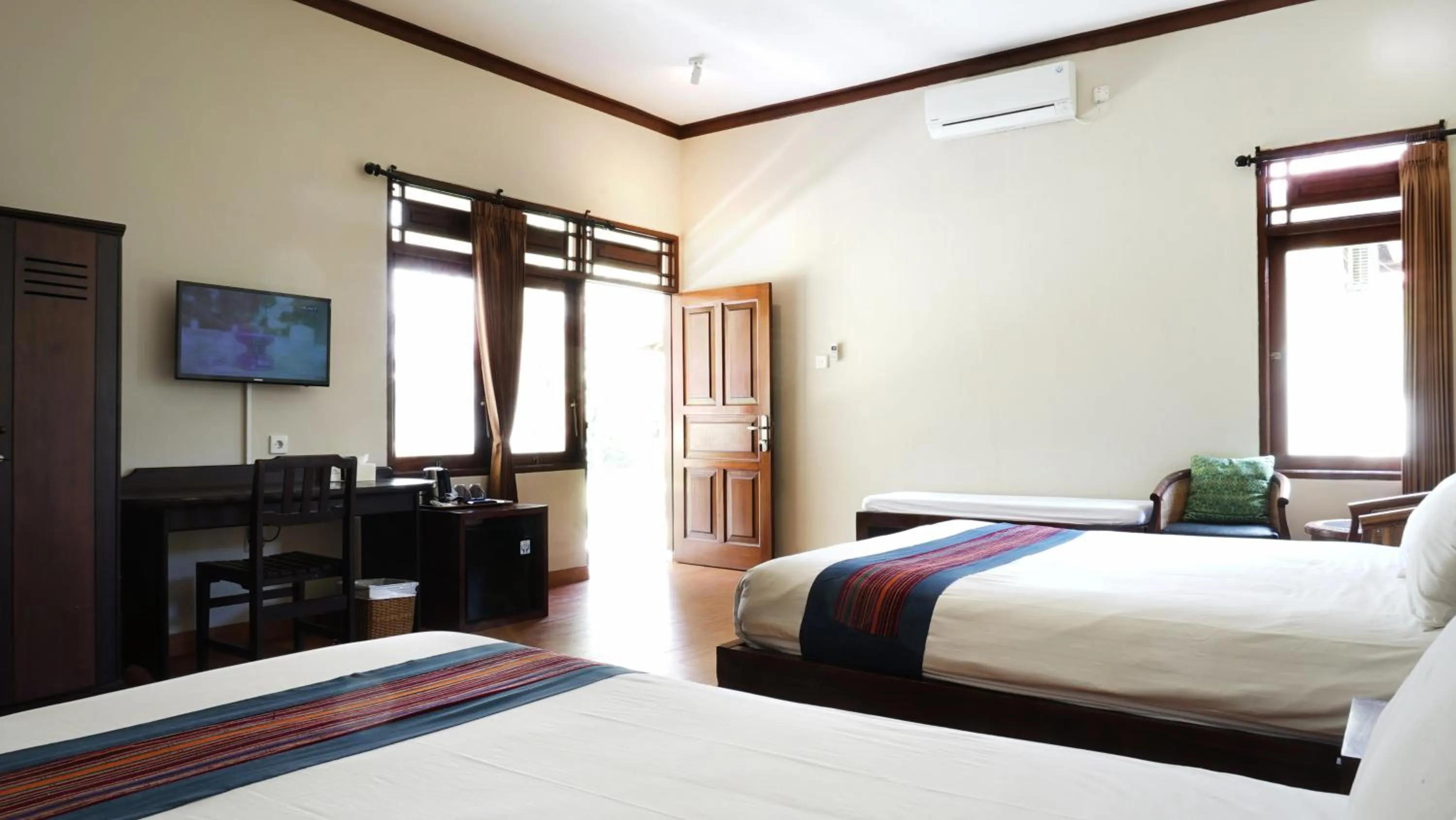 Bed in Puri Rinjani Bungalows & Hostel