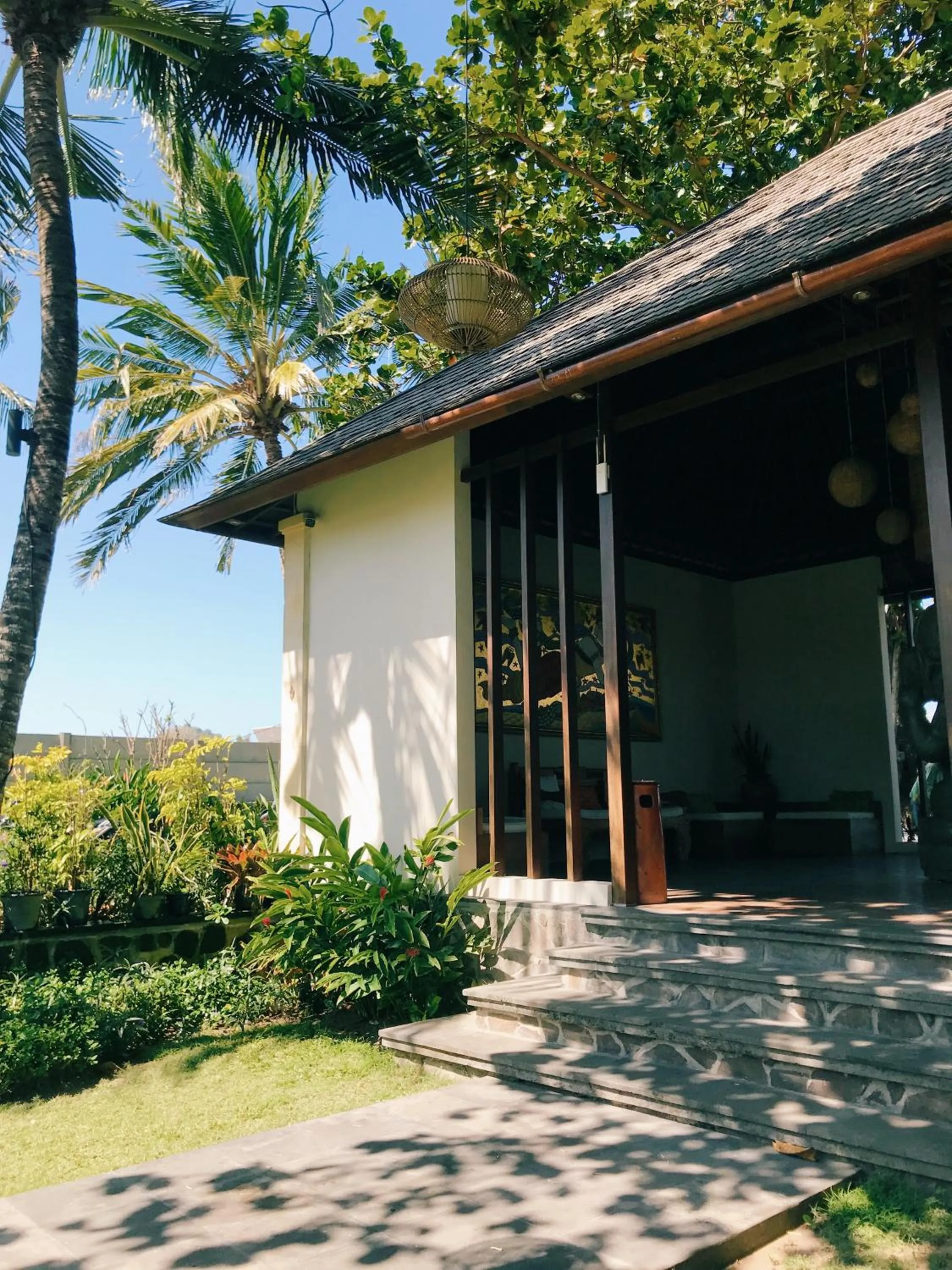 Property building in Puri Rinjani Bungalows & Hostel