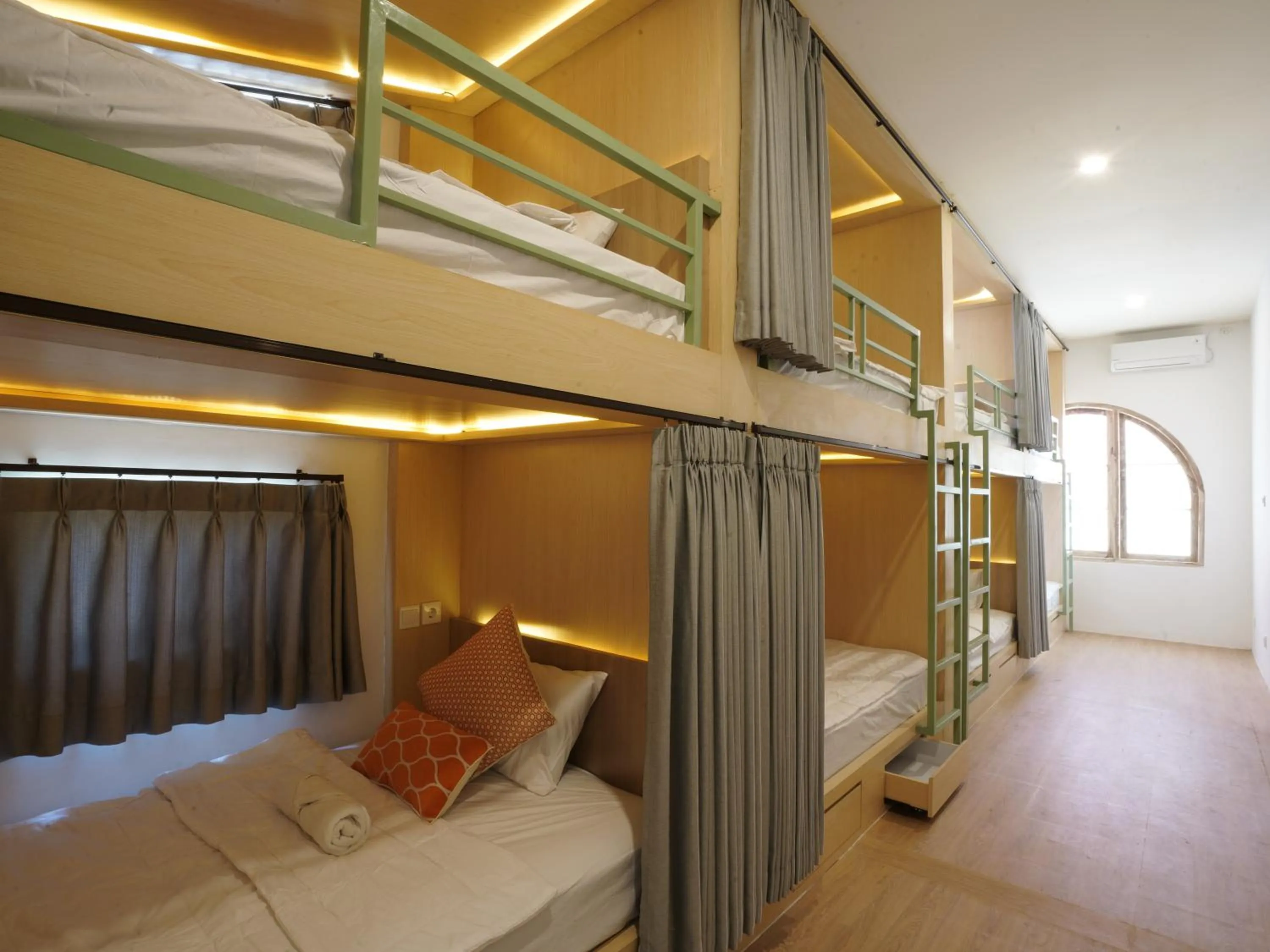 Bed in Puri Rinjani Bungalows & Hostel