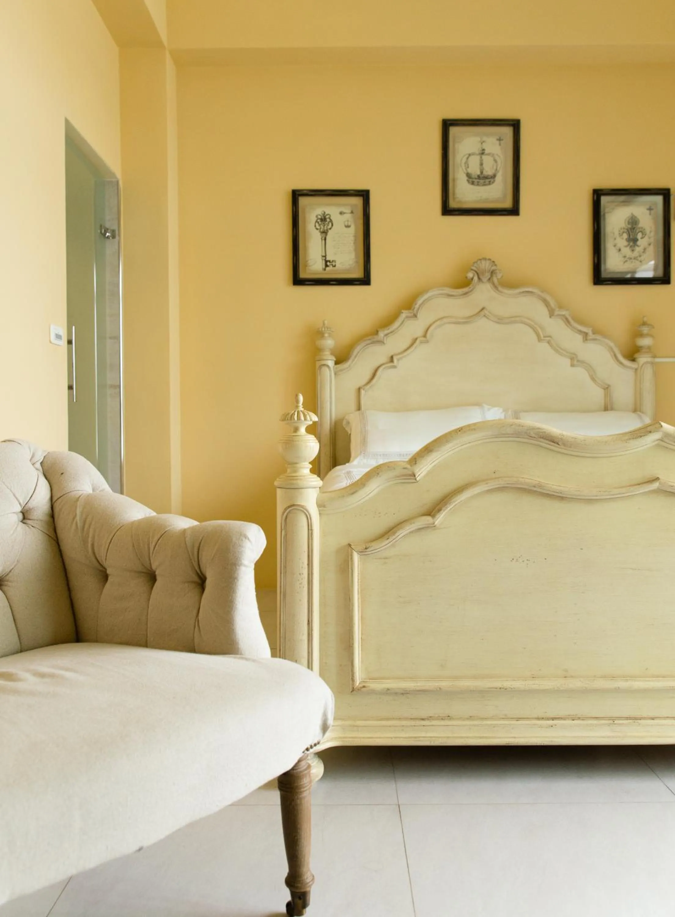 Bed in Wei Sen House