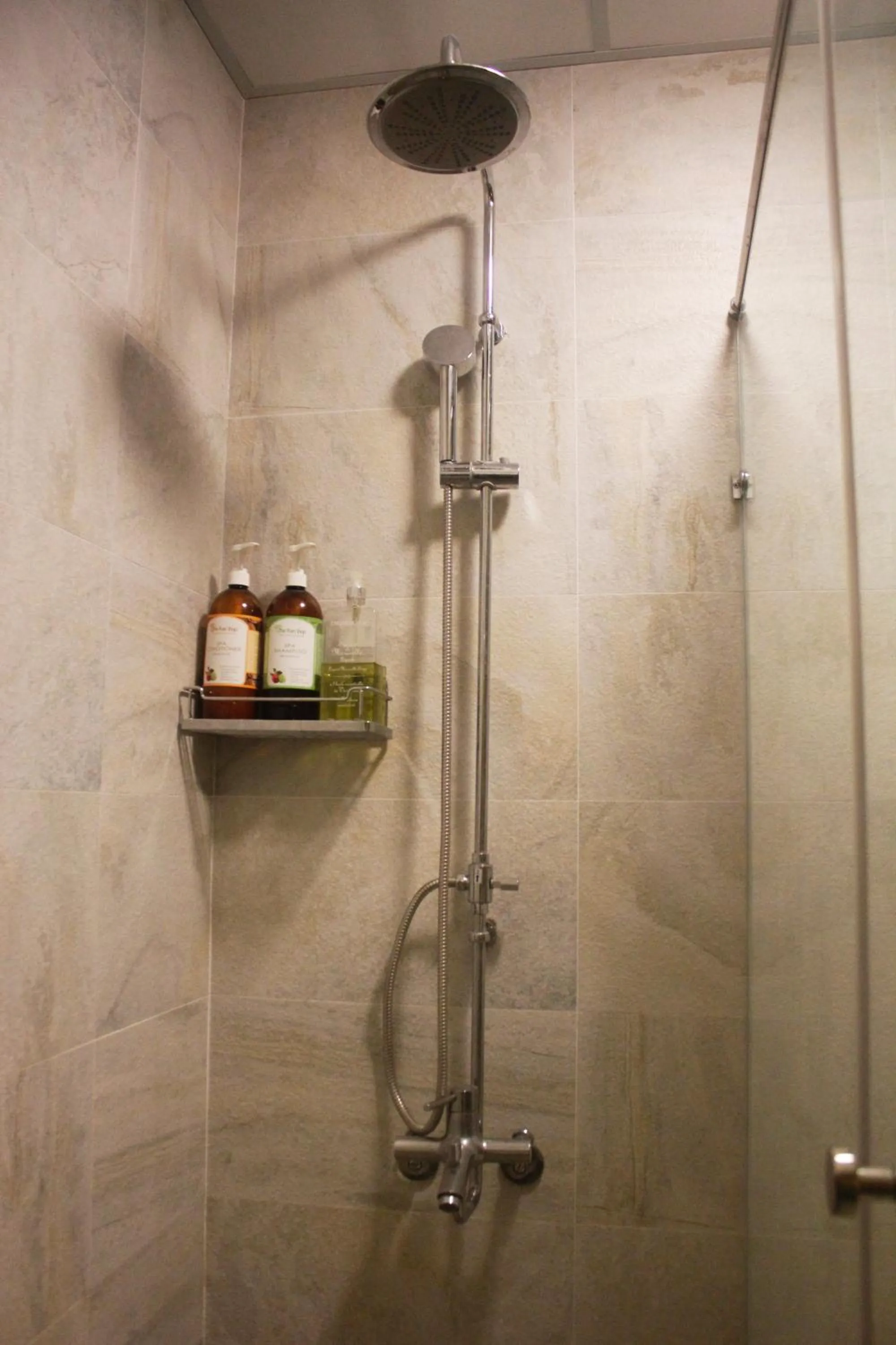 Shower in Wei Sen House