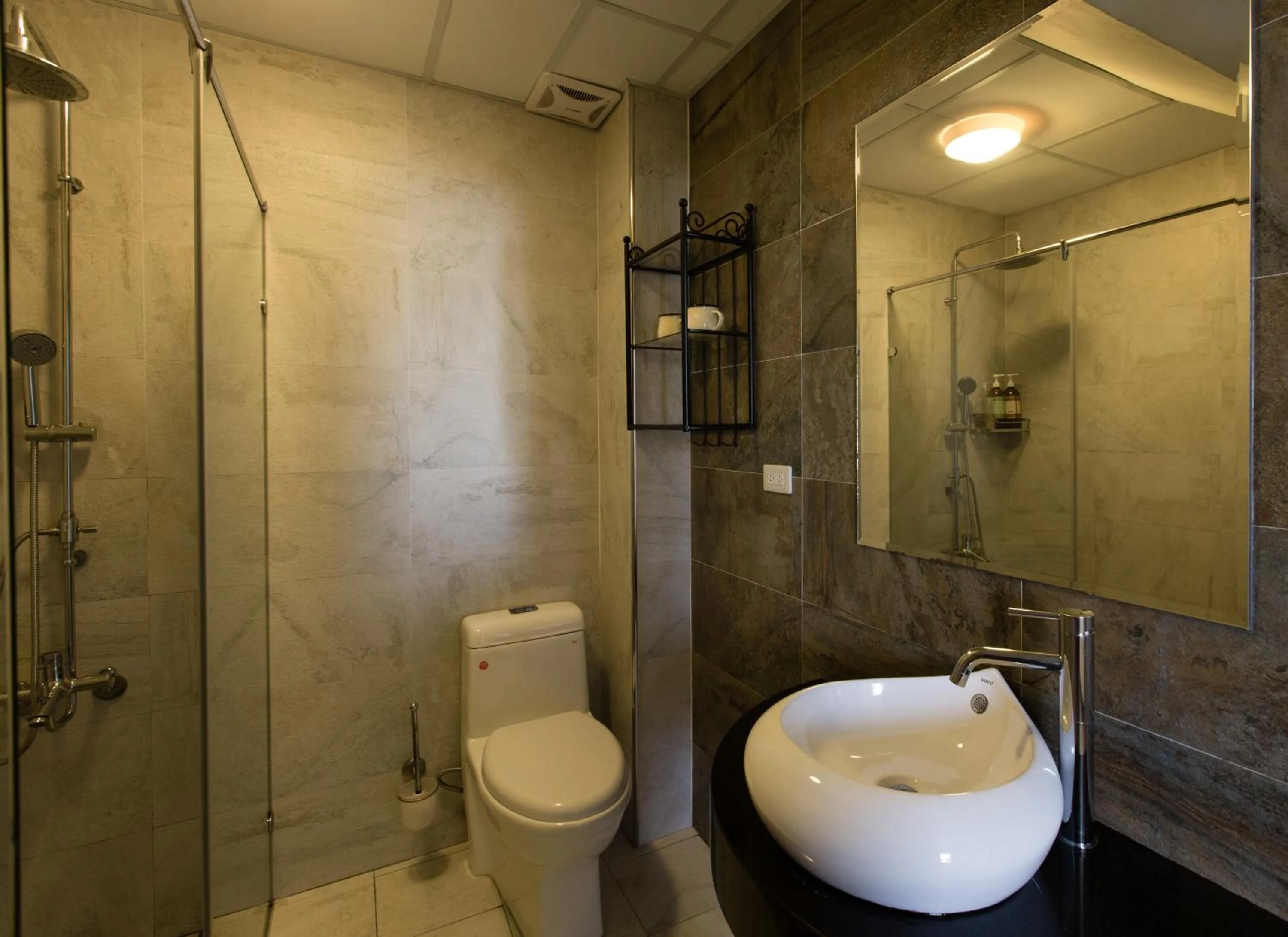 Shower in Wei Sen House