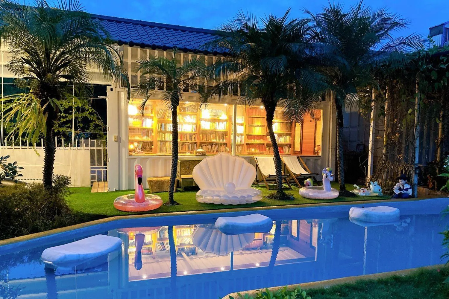 Pool view in Xin Yuan My Dream Castle