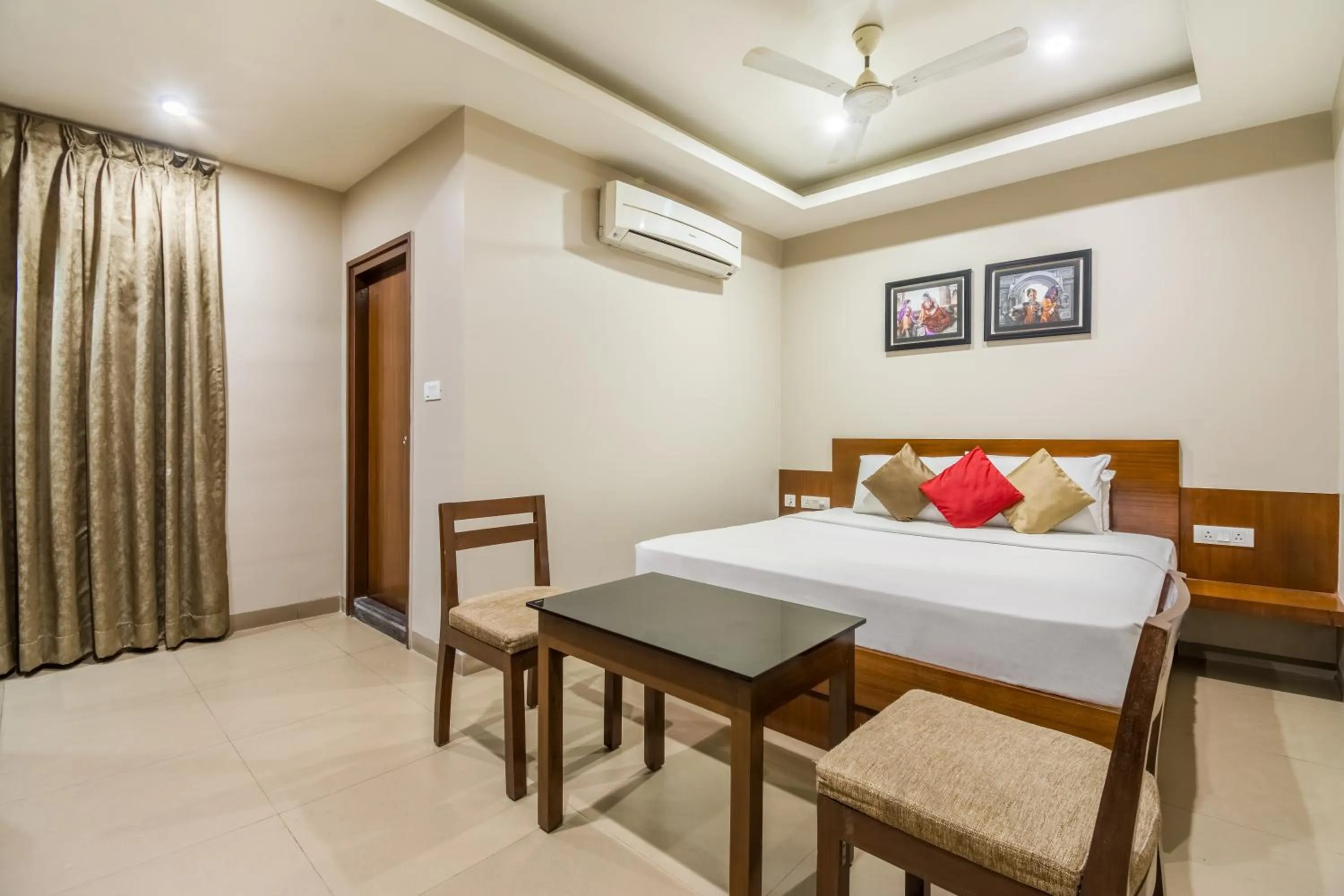 Photo of the whole room, Bed in Five Elements