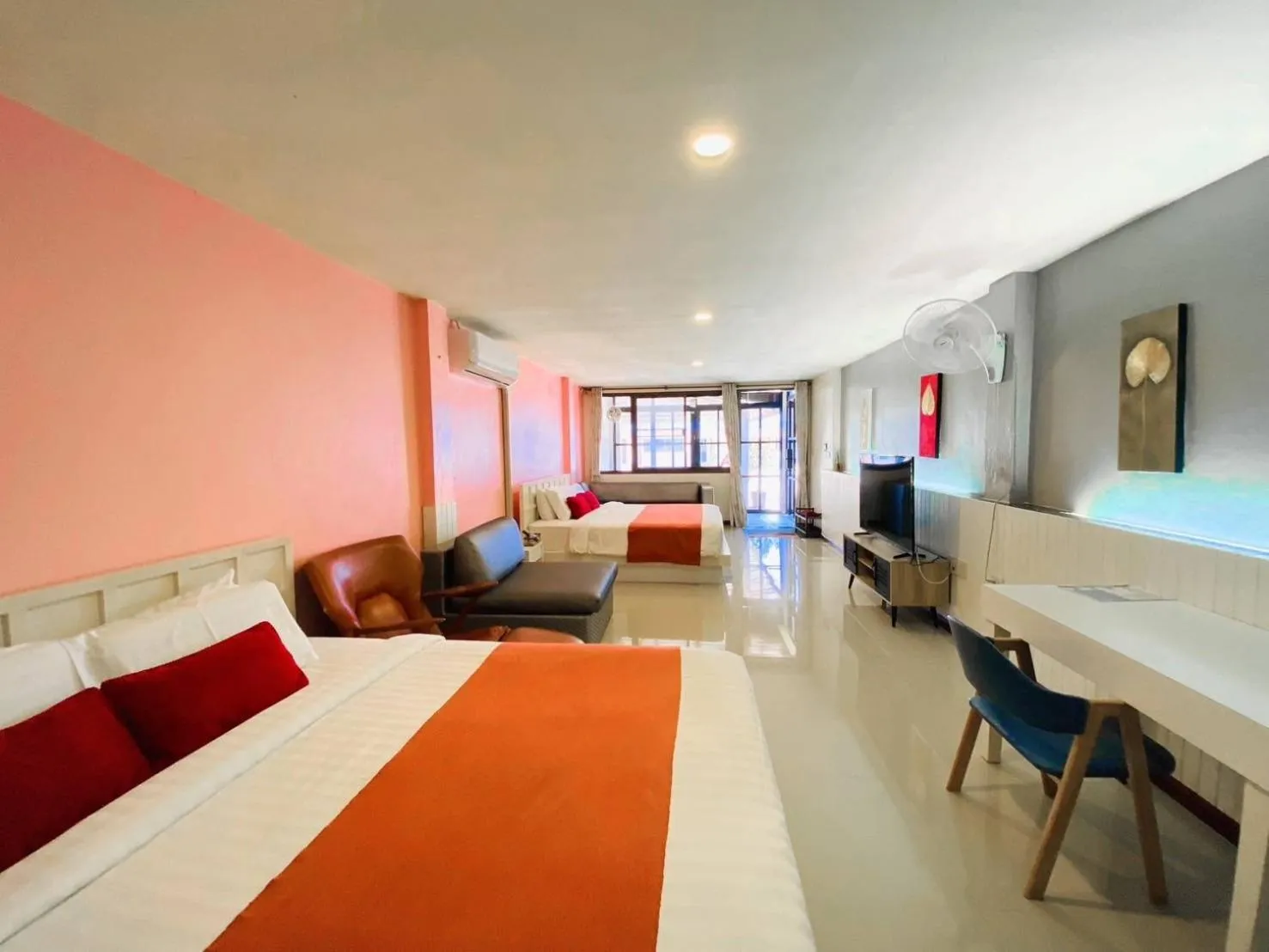 Photo of the whole room, Bed in Talay Sai @ Thung Wua Laen