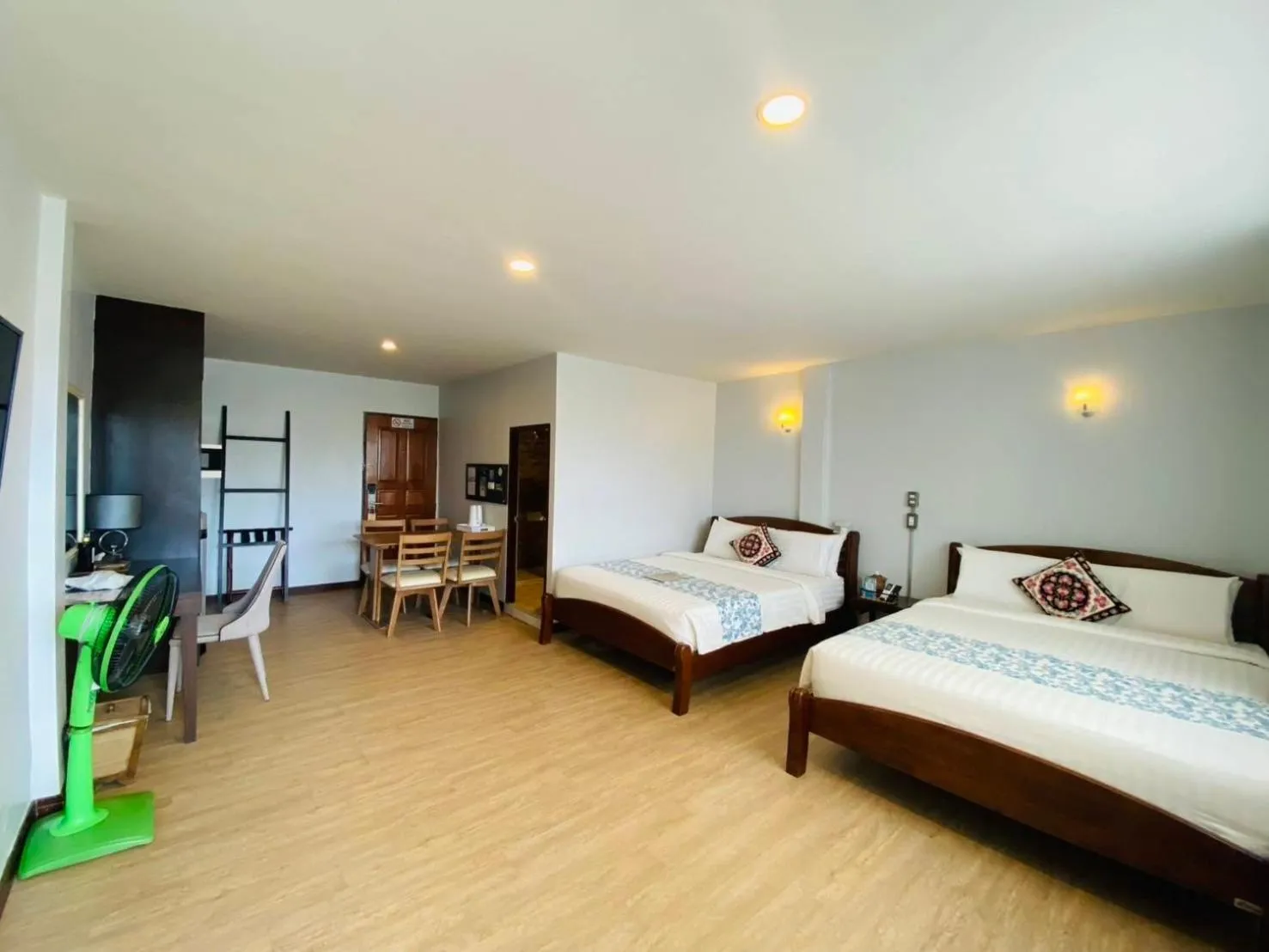 Photo of the whole room, Bed in Talay Sai @ Thung Wua Laen