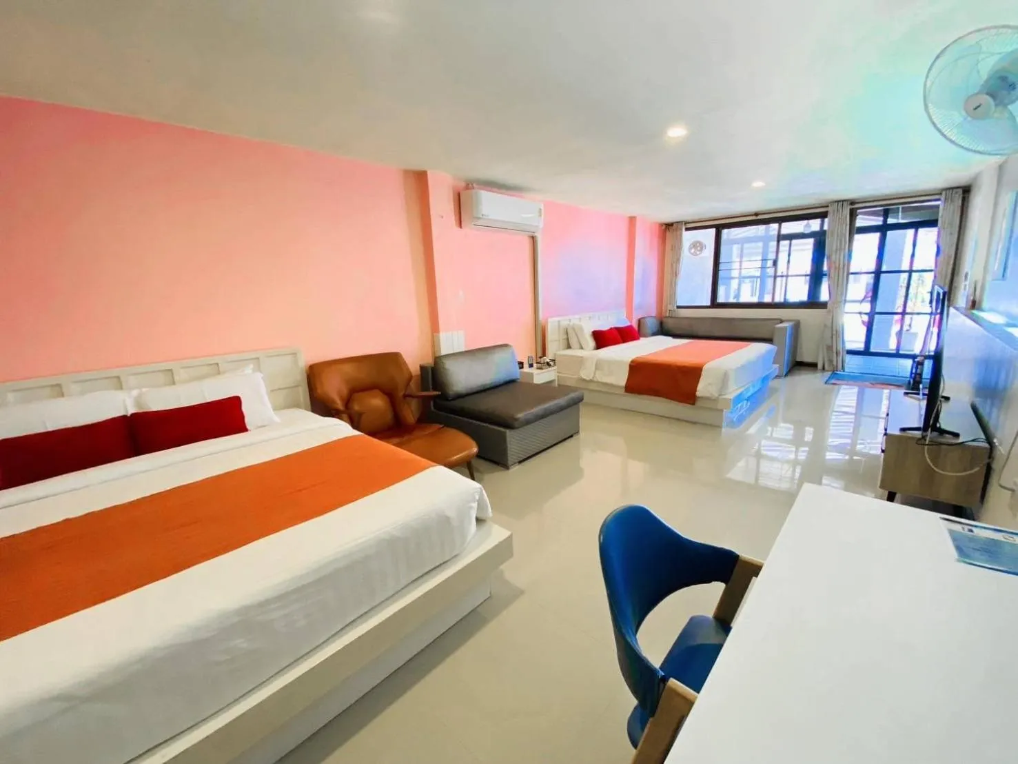 Photo of the whole room, Bed in Talay Sai @ Thung Wua Laen