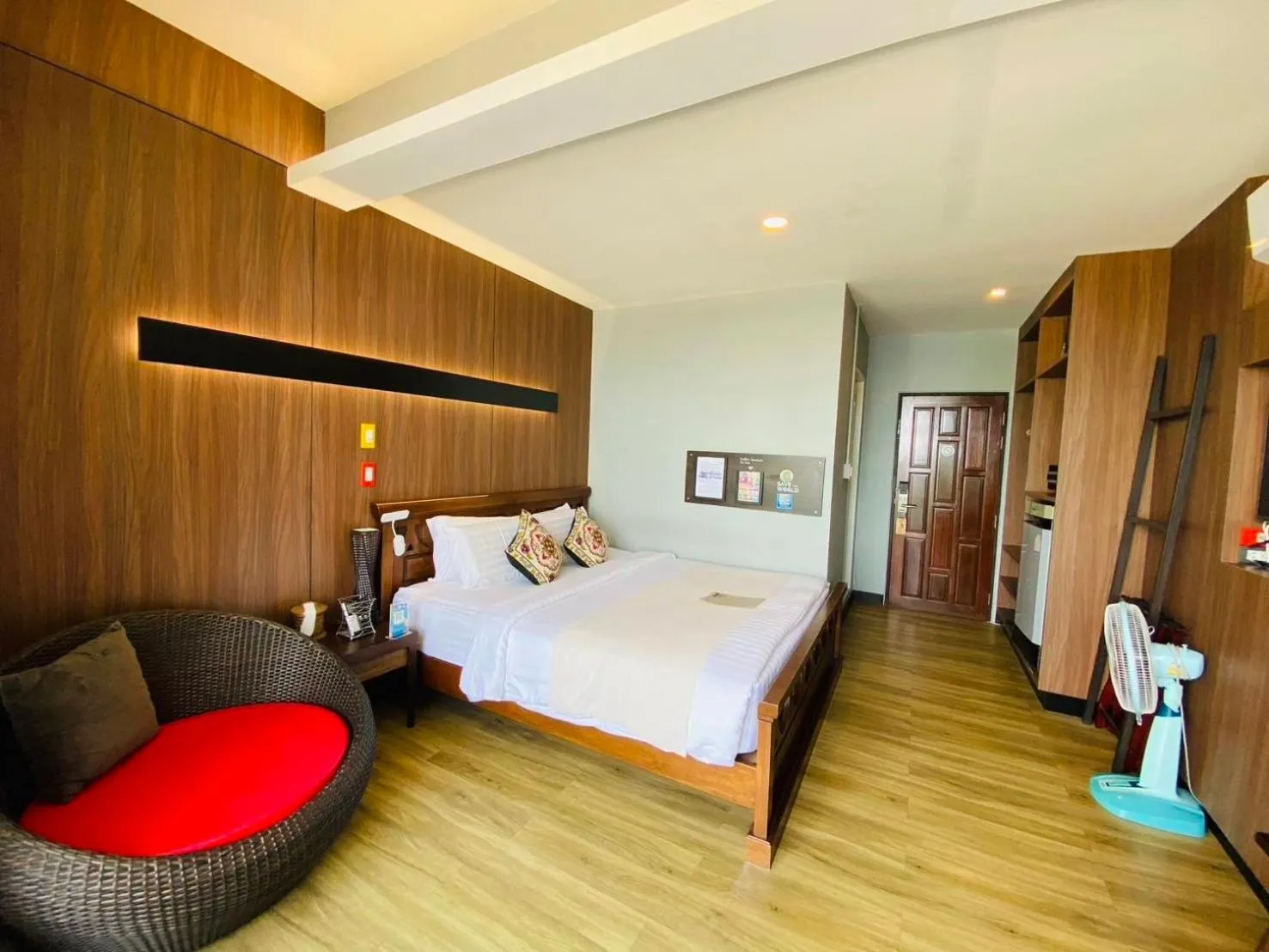 Photo of the whole room, Bed in Talay Sai @ Thung Wua Laen