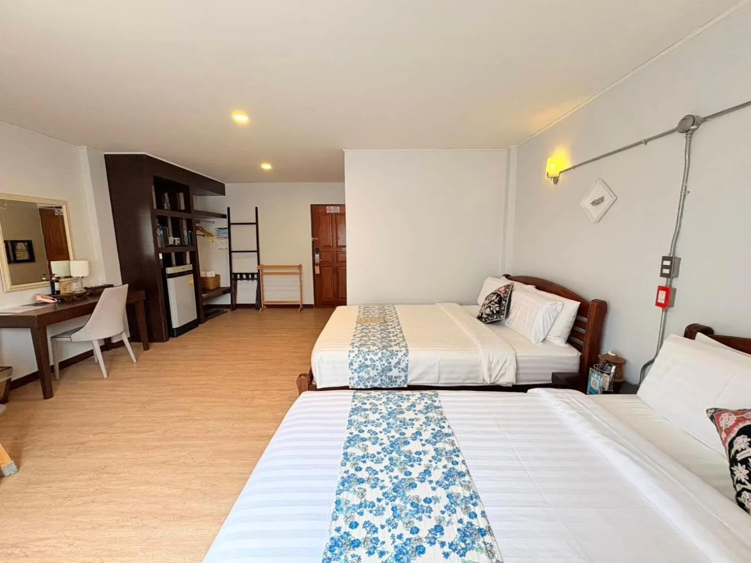 Photo of the whole room, Bed in Talay Sai @ Thung Wua Laen