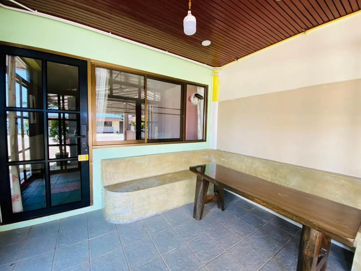 Seating area in Talay Sai @ Thung Wua Laen